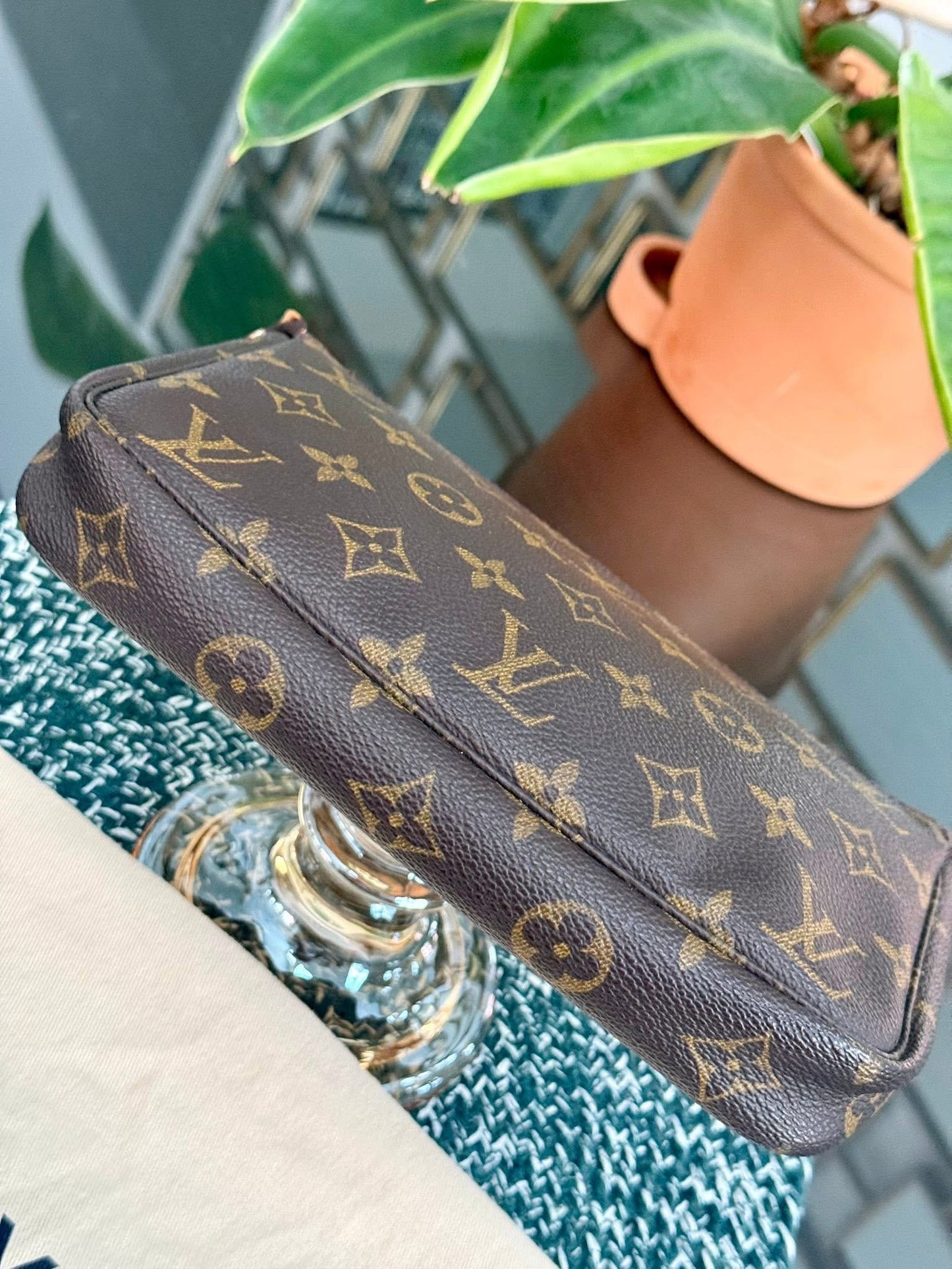 Pochette Accessories with Dustbag 📅 Year: 1999