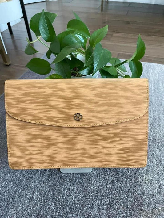 Epi Montaigne Clutch in Winnipeg Beige -Year: 1987