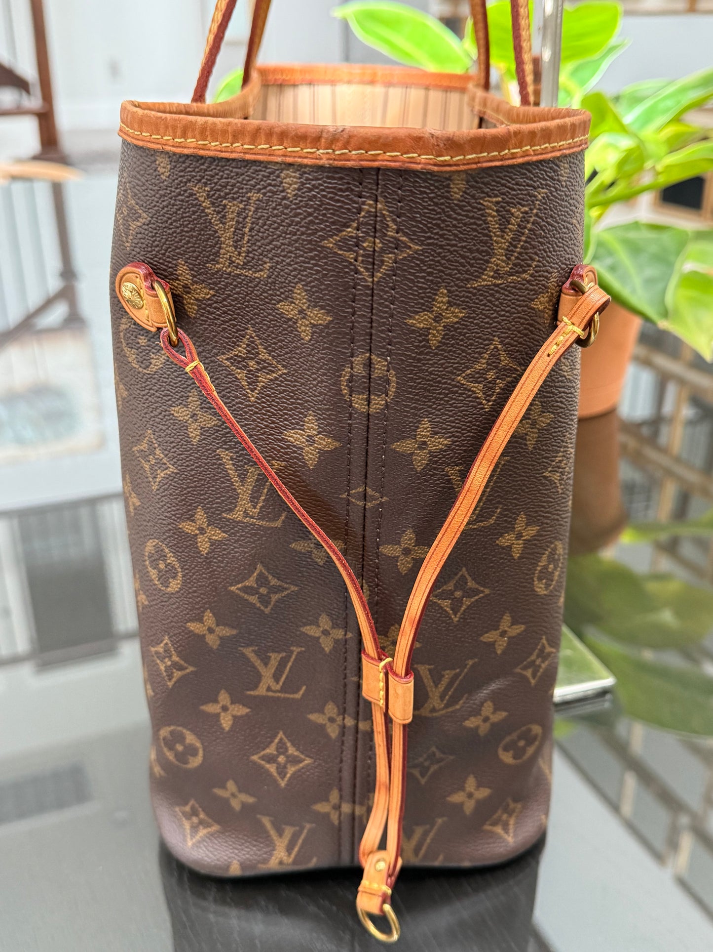 Neverfull MM with Dustbag 📅 Year: 2016