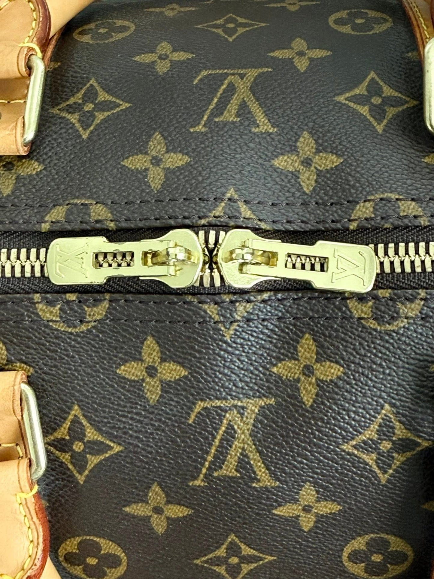 Keepall 55 Bandoulier with Original Strap, Luggage tag and Poignet 📅 Year: 2002