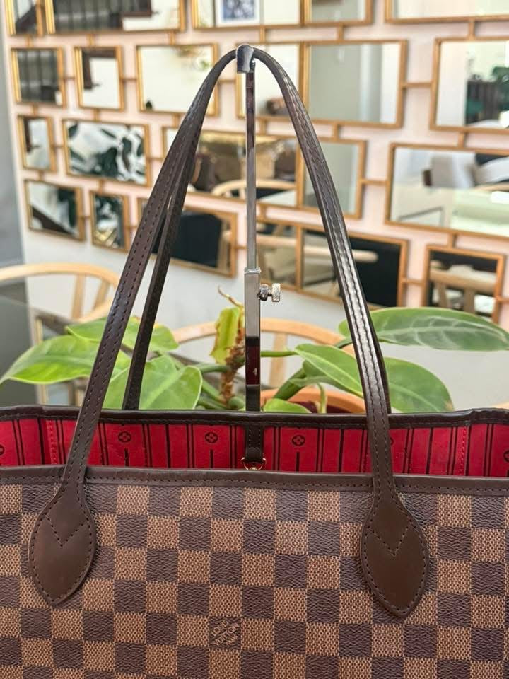 Neverfull MM in DE with Pouch comes with Dustbag and Non branded Twilly 🌺 📅 Year: 2015