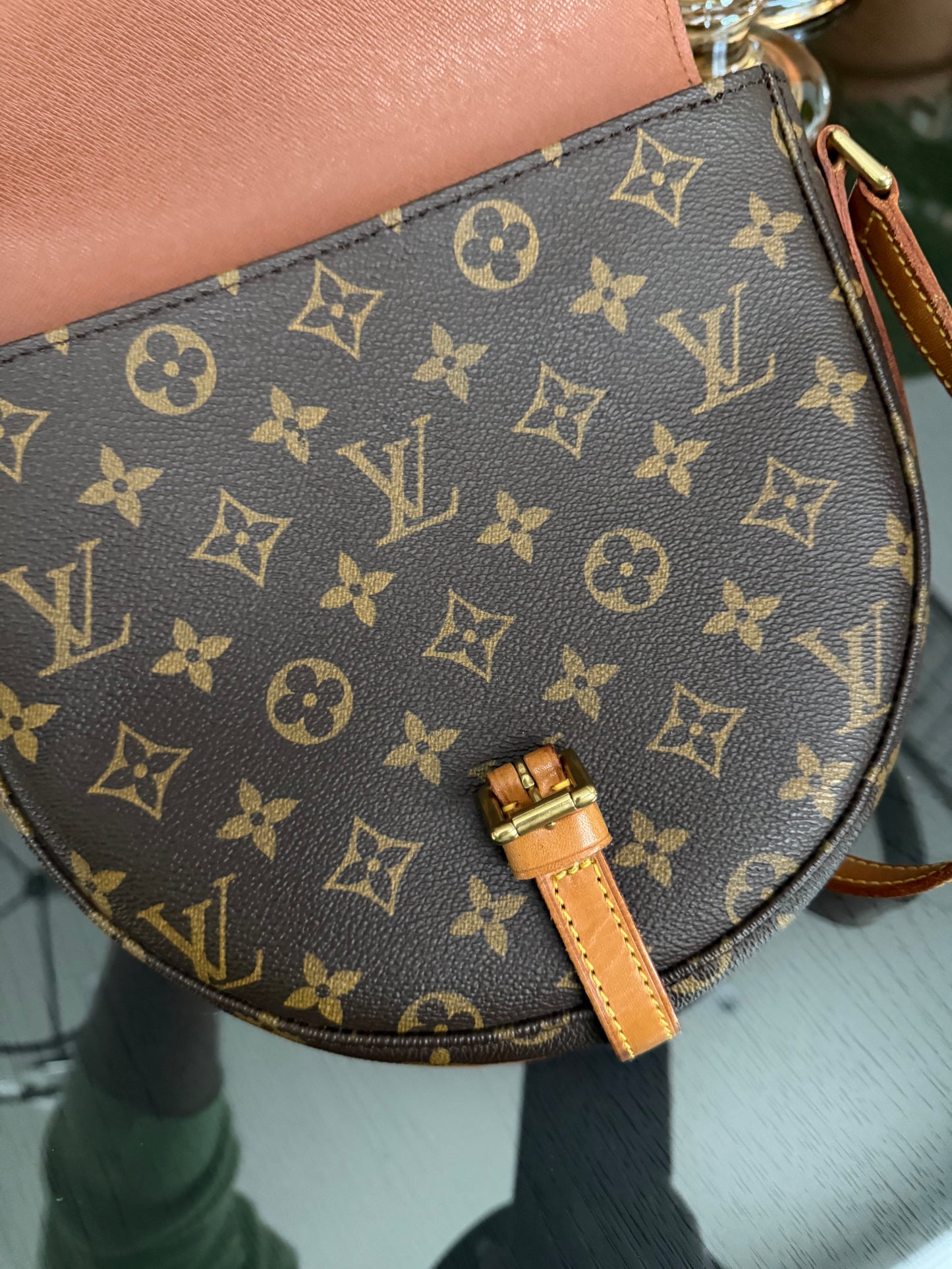 Chantilly MM Crossbody Bag 🌺Year: 1995