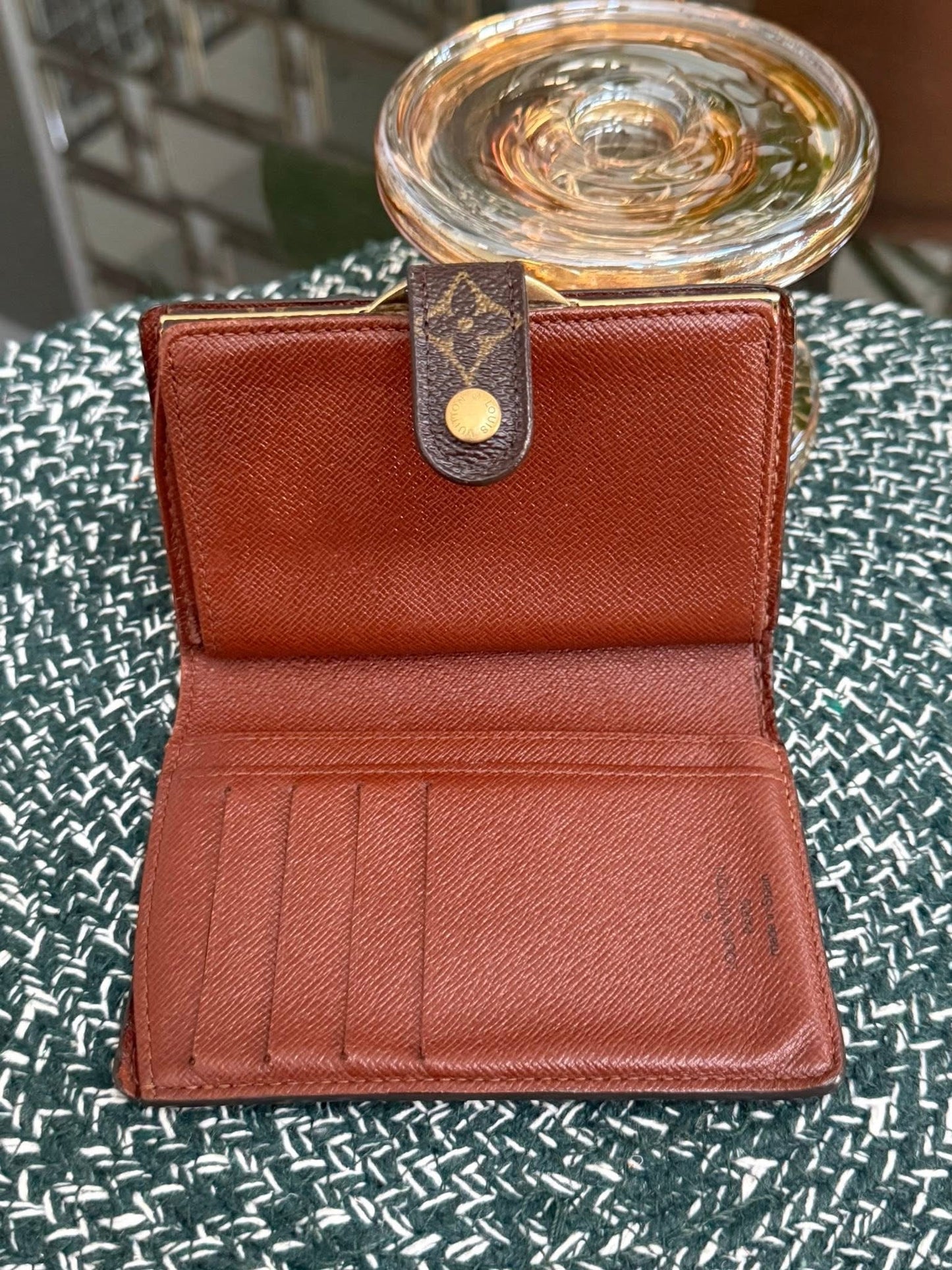 Kisslock Wallet in Monogram 🗓️ Year: 2001