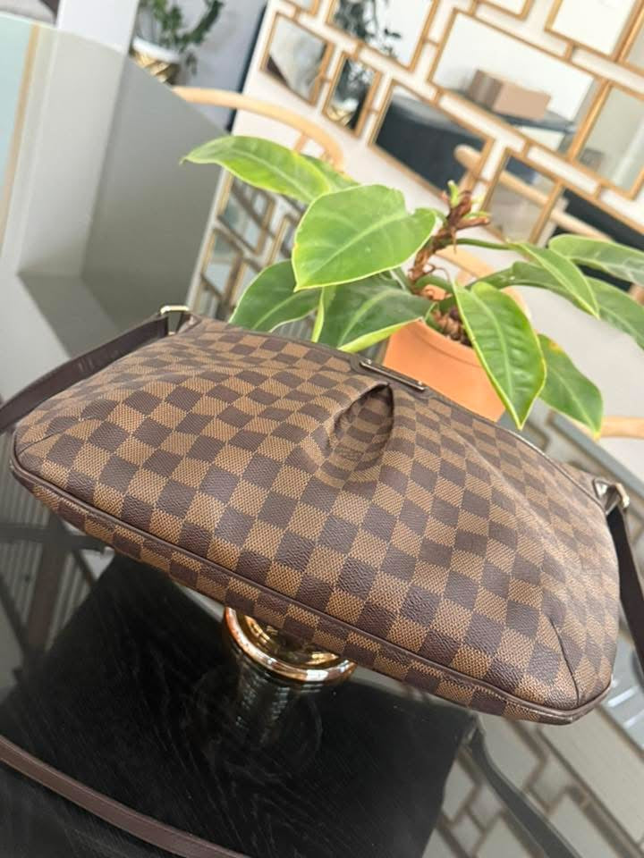 Bloomsbury GM Crossbody -🗓️ Year: 2009
