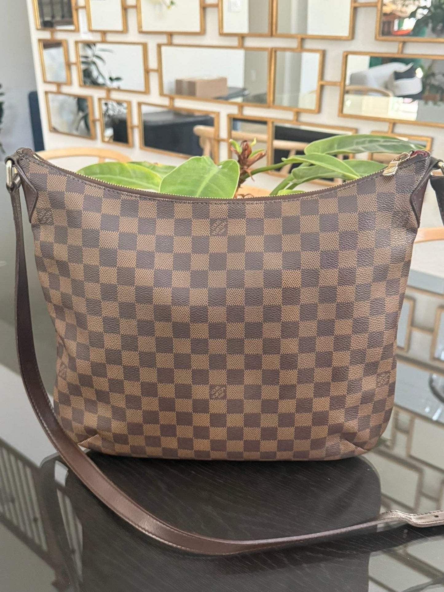 Bloomsbury GM Crossbody -🗓️ Year: 2009