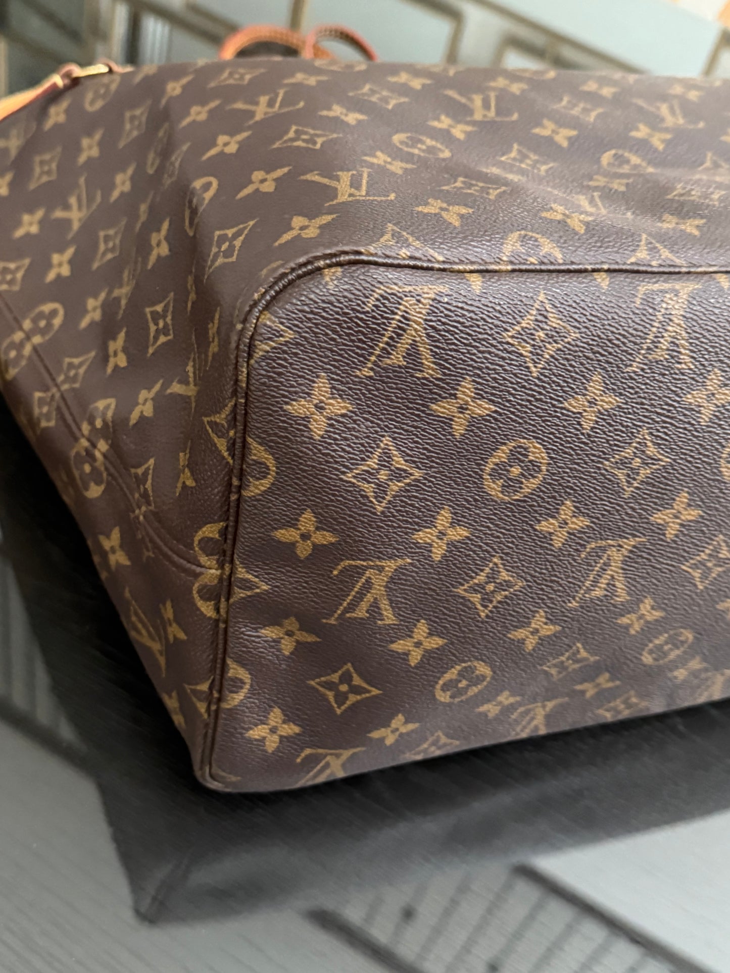 Neverfull GM in Monogram with Dustbag and Insert Organizer 📅 Year: 2007