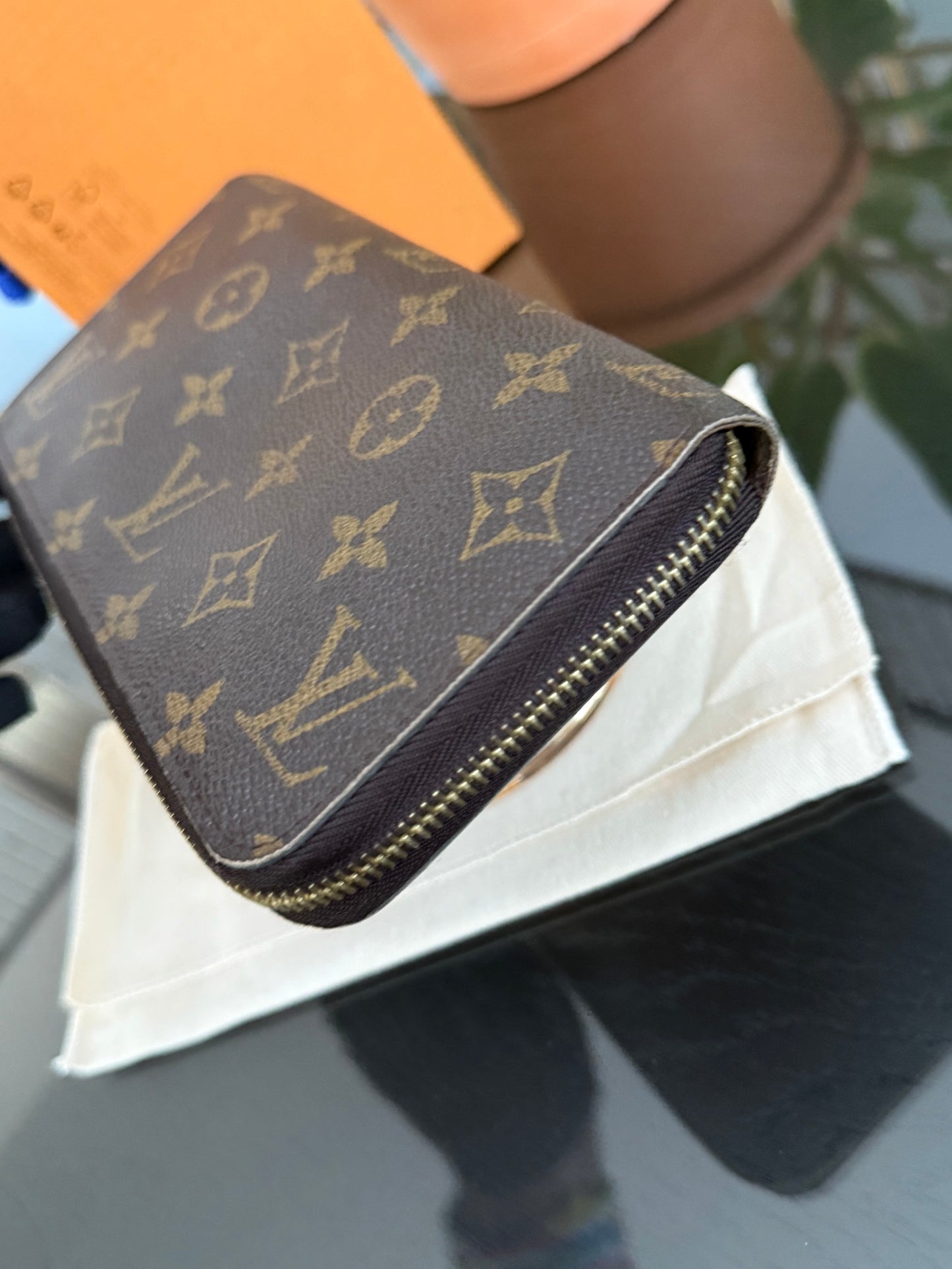 Zippy Long Wallet in Monogram with Dustbag and Box 📅 Year: 2009