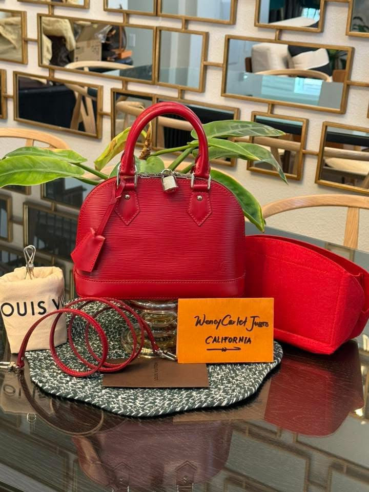 Alma BB in Epi Red with Clochette, Lock 🔐 keys, Original Strap, Dustbag and Insert Organizer 🗓️ Year: 2012