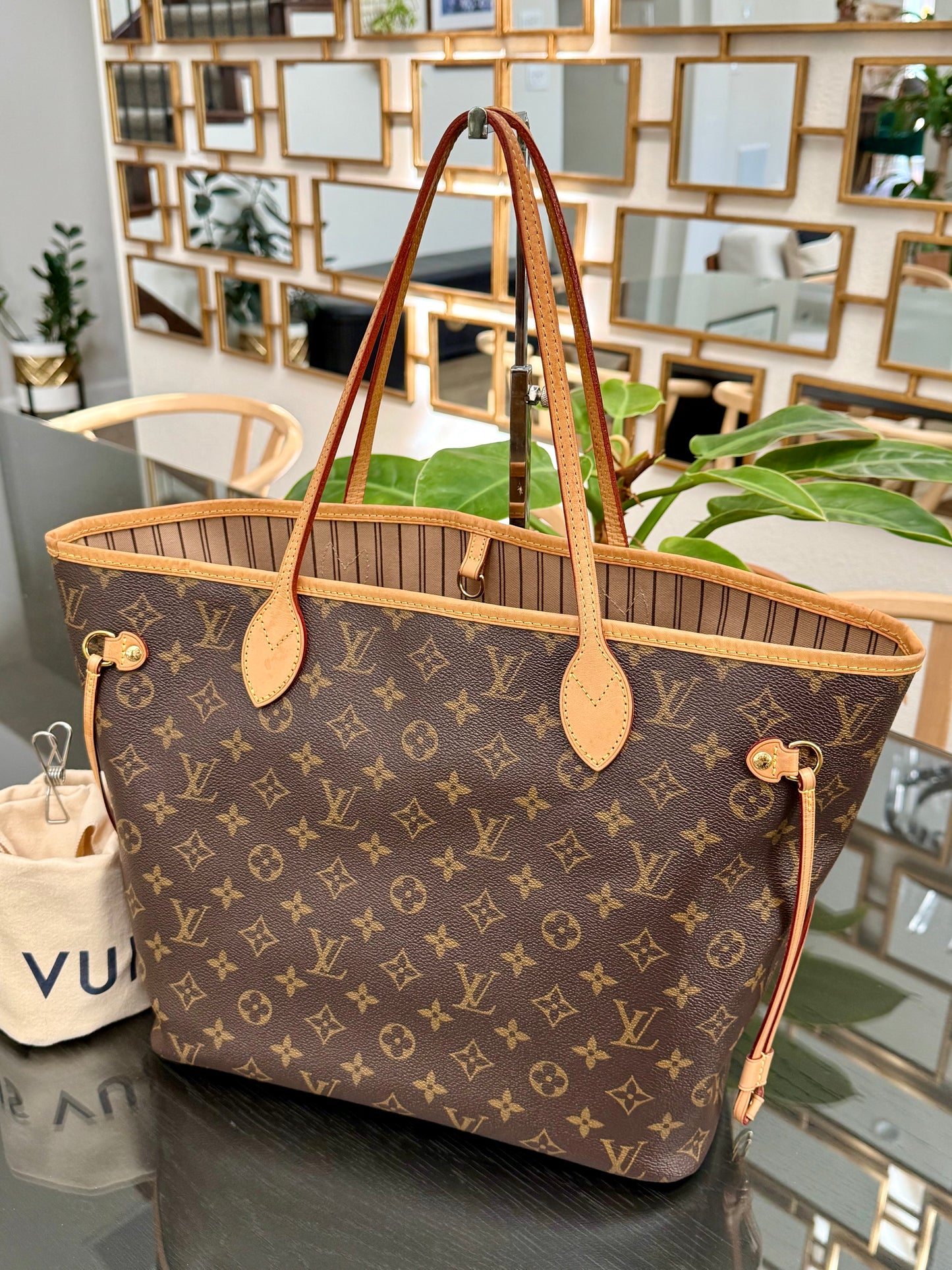 Neverfull MM in Monogram with Dustbag and Insert Organizer 📅 Year: 2017