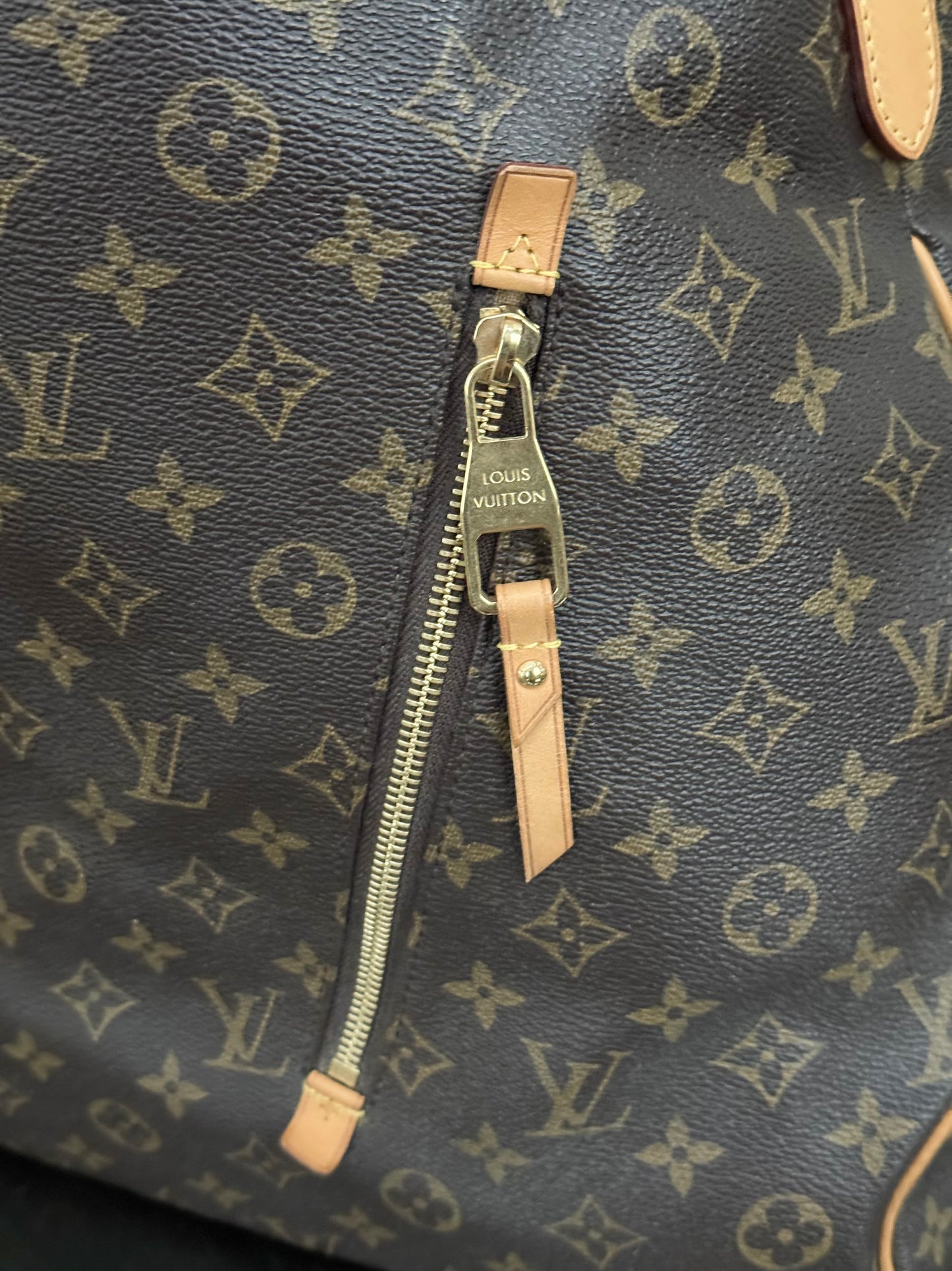 Delightful GM with Dustbag 🌹📅 Year: 2011