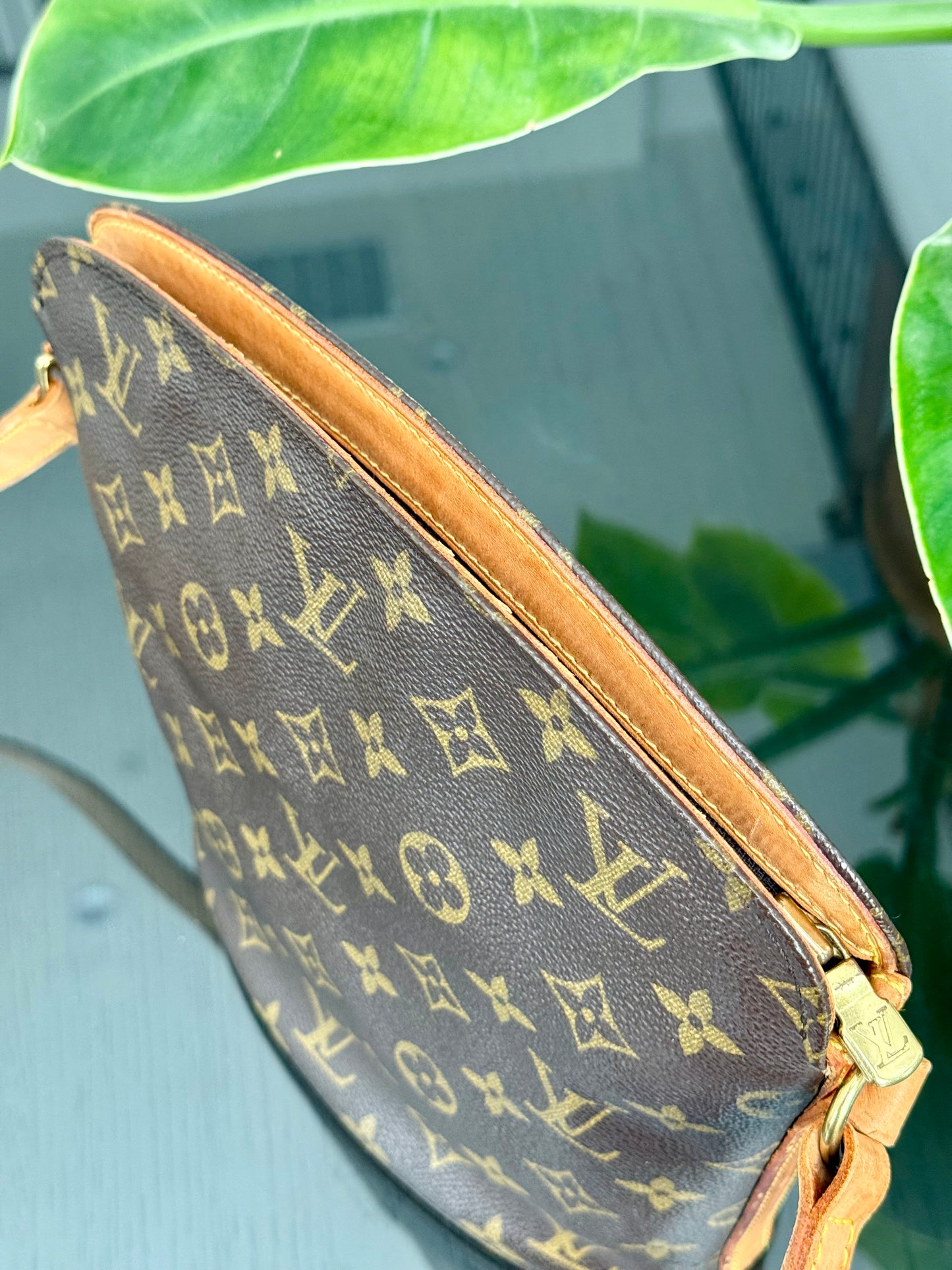 Drouot Crossbody 📅 Year: 1997