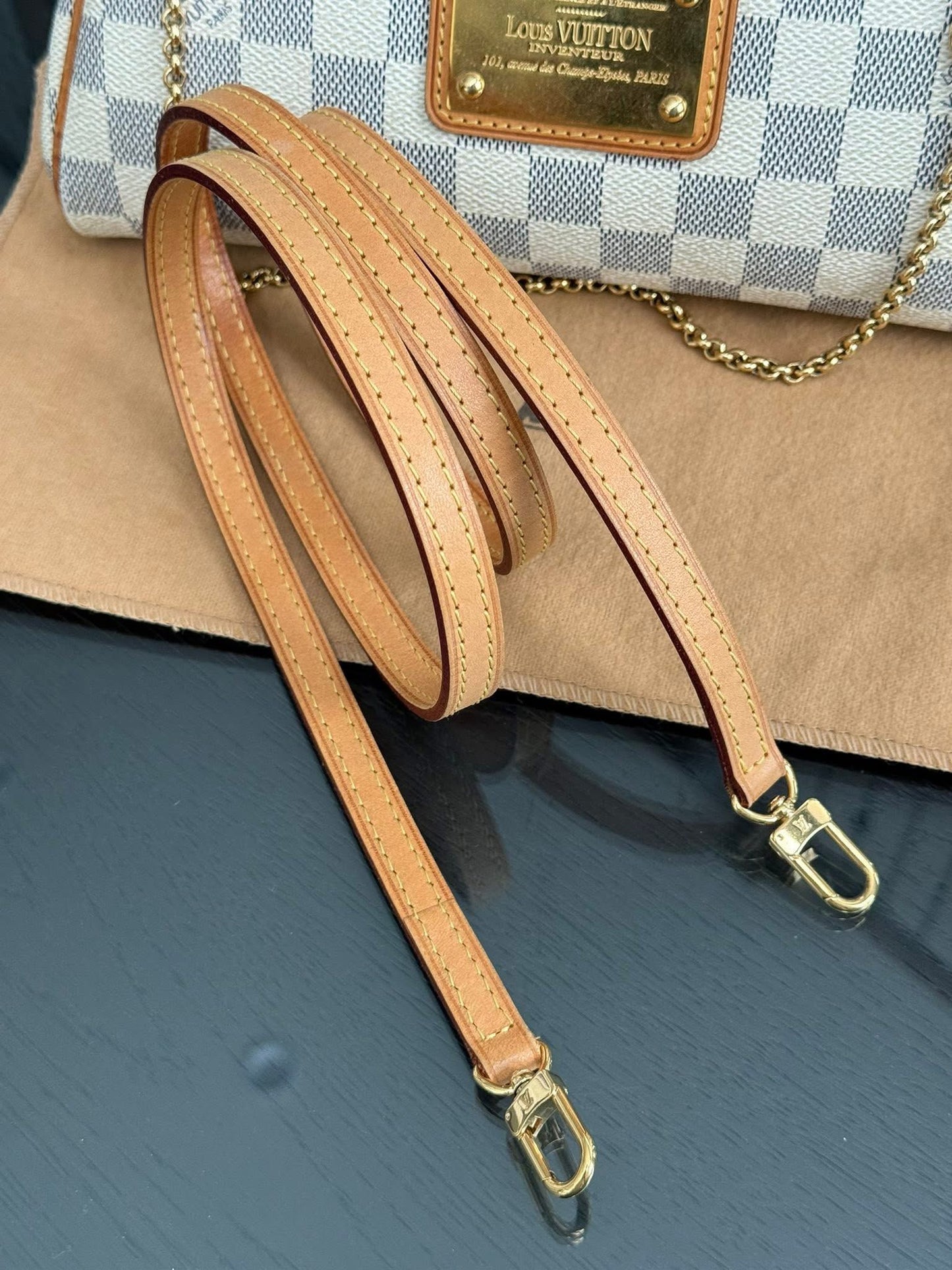 Eva Clutch in Azur with Original Strap, Box and Dustbag 🗓️ Year: 2011