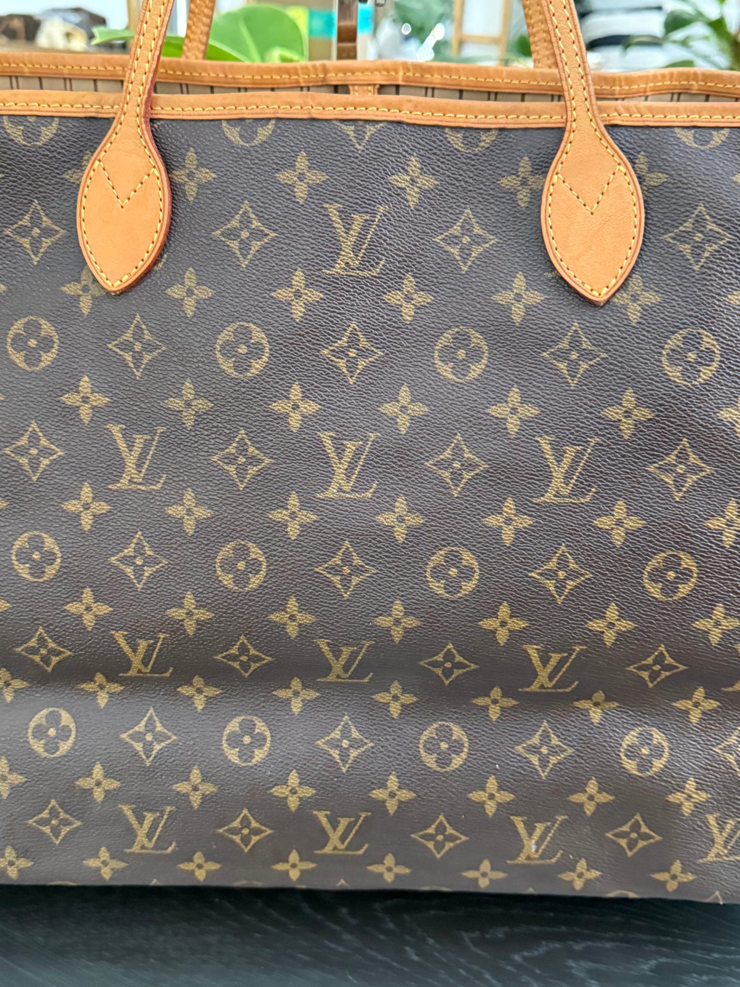 Neverfull GM with Dustbag and twilly -📅 Year: 2009
