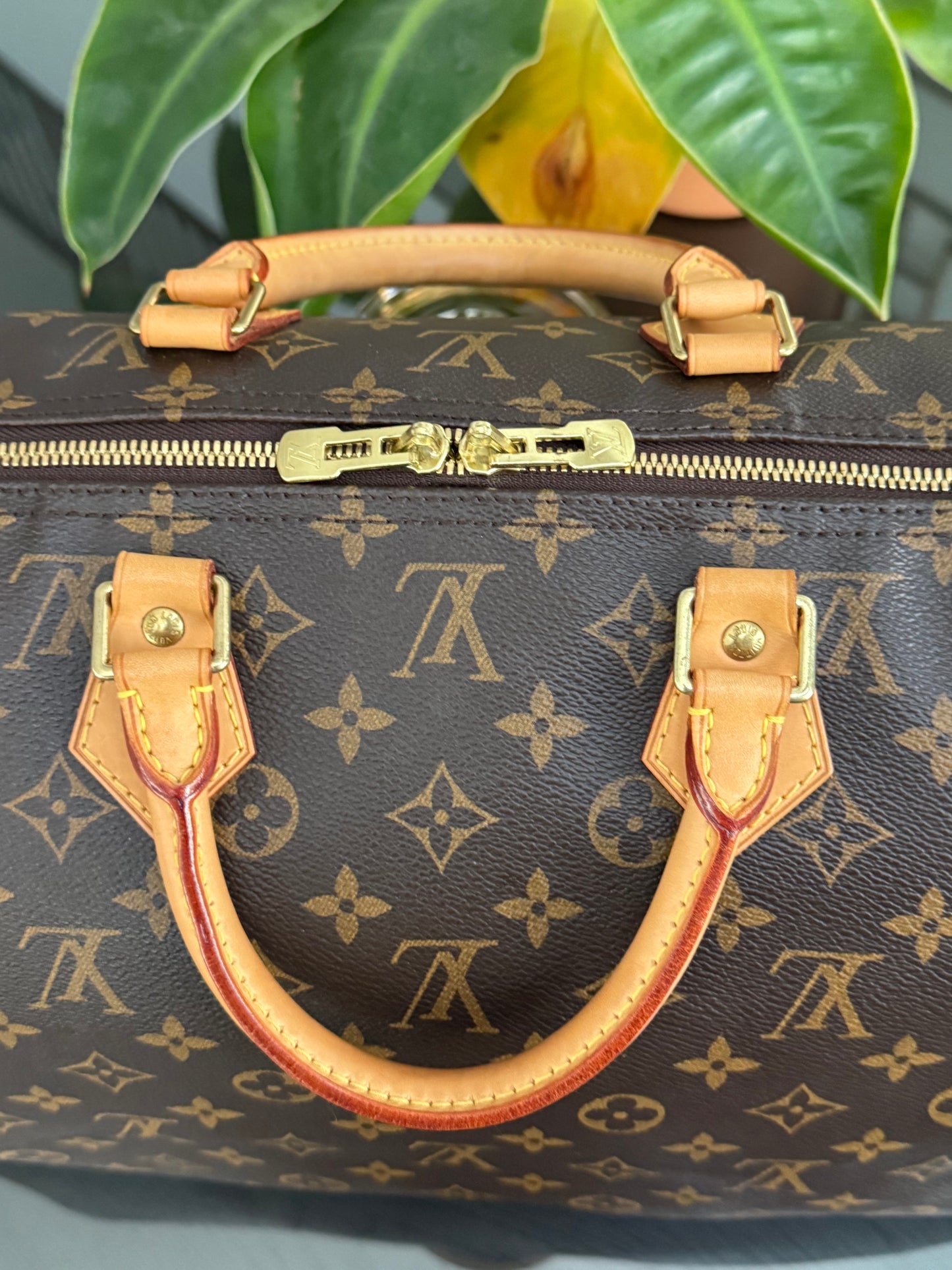 Speedy 40 Bandoulier in Monogram with Lock 🔐, Key and Dustbag 🗓️ Year: 2012