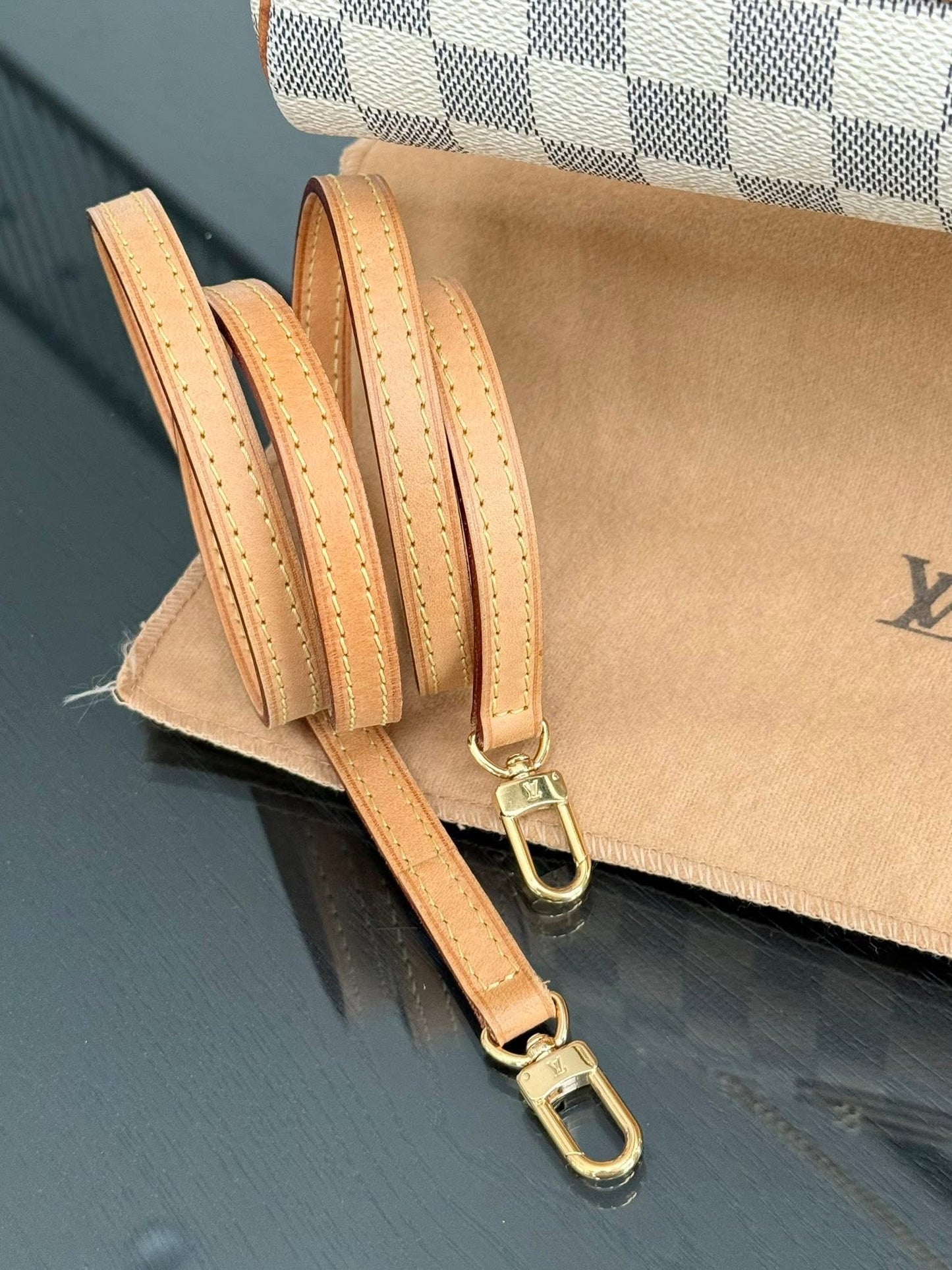 Eva Clutch in Azur with Original Strap, Box and Dustbag 🗓️ Year: 2011