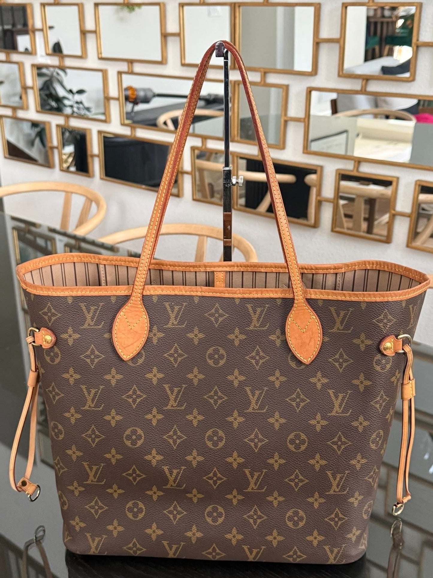 Neverfull MM with Dustbag 📅 Year: 2021