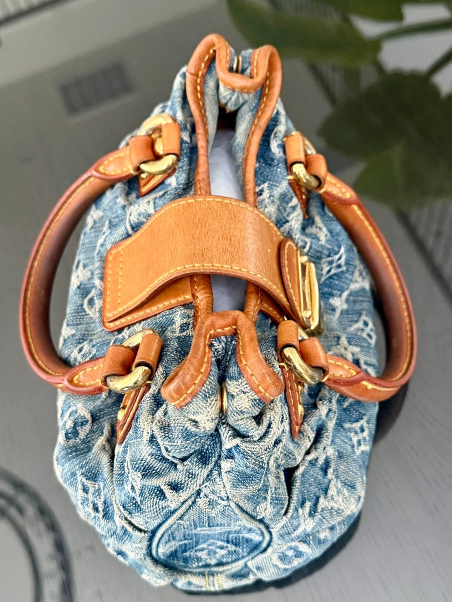 Denim Pleaty Handbag in Blue 📅