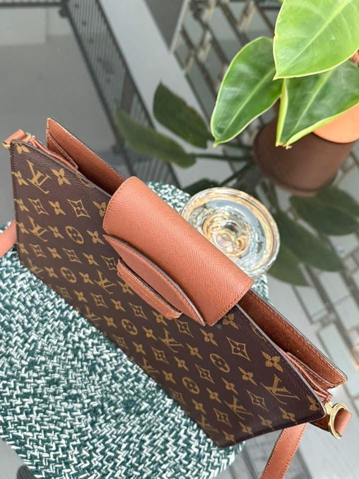 Courcelles Shoulder/ Crossbody bag 📅 Year: 1997