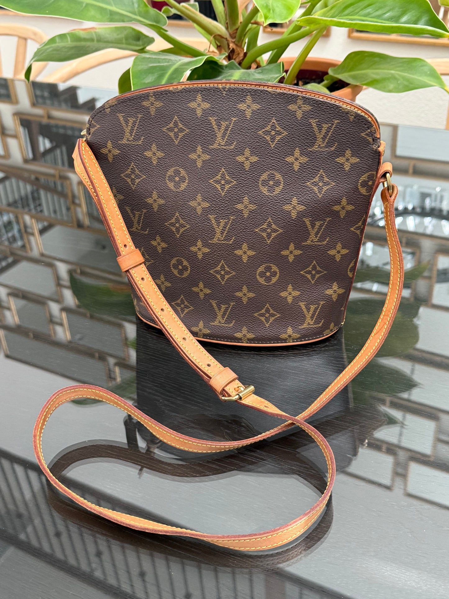 Drouot Crossbody 
📅 Year: 1996