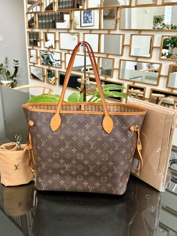 Neverfull MM with Dustbag and Insert Organizer 📅 Year: 2011