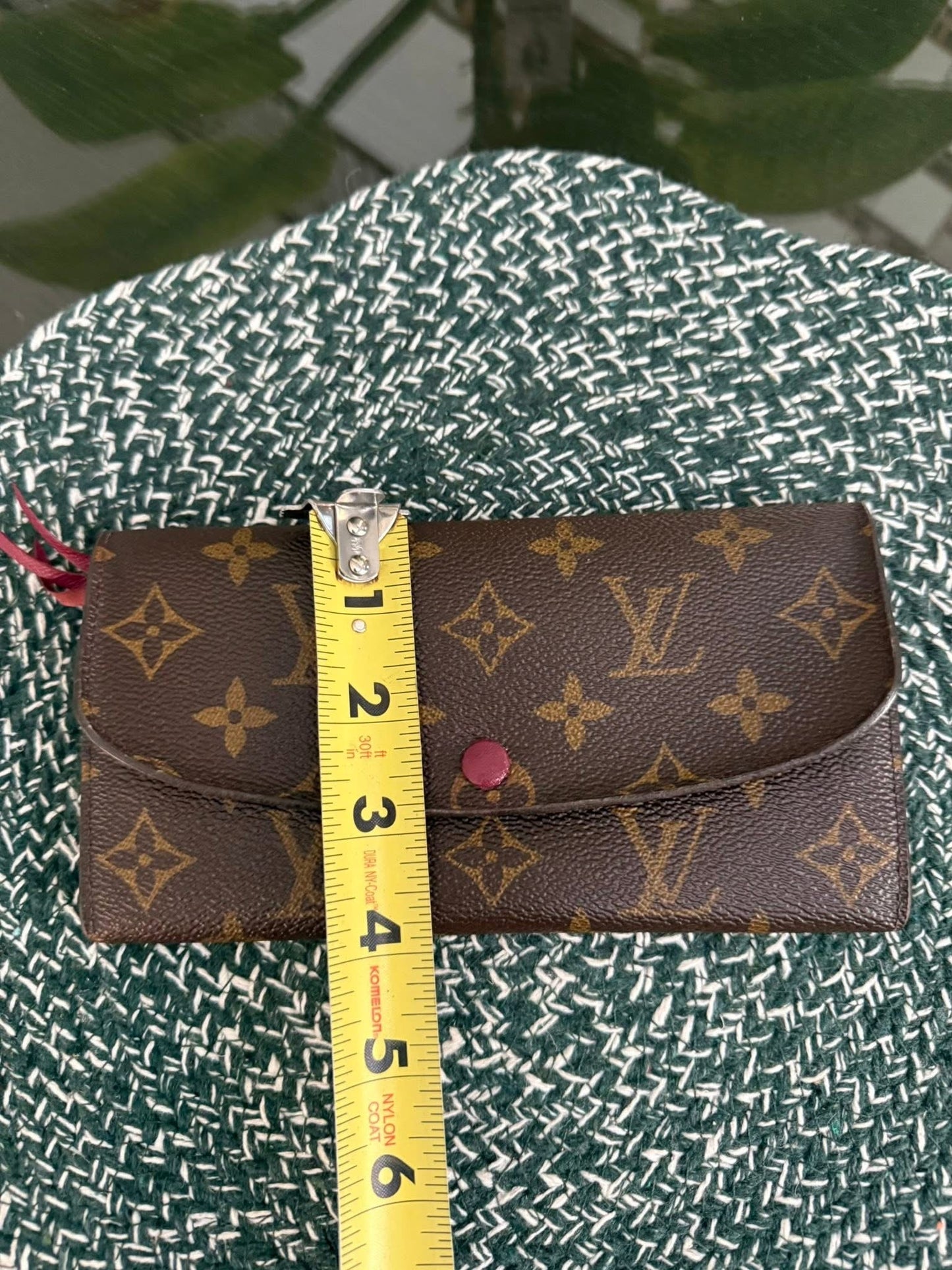 Emilie Peony Wallet in Monogram 🗓️ Year: 2017