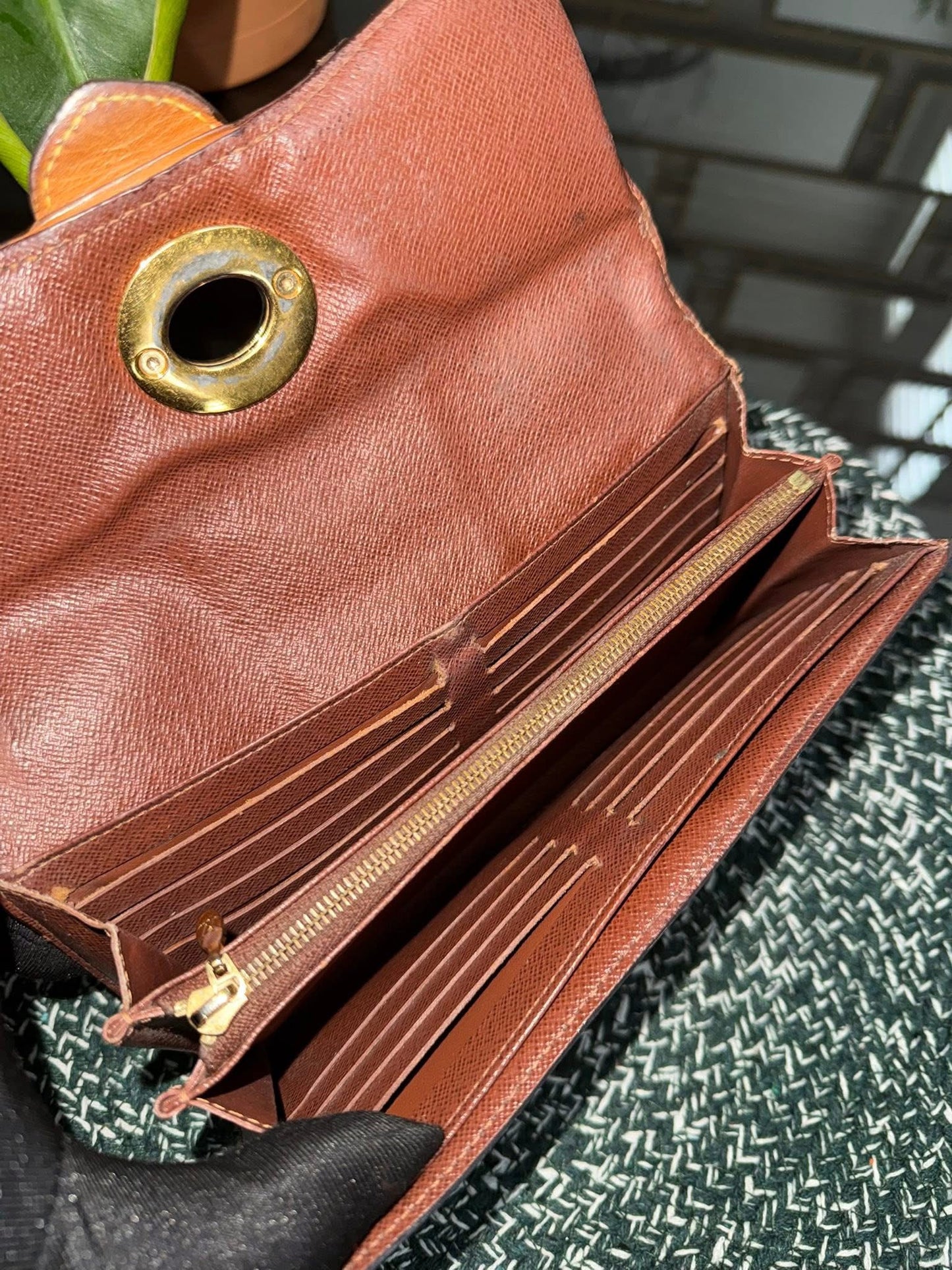 Boetie Long Wallet with 16 Cardholders 🗓️ Year: 2012