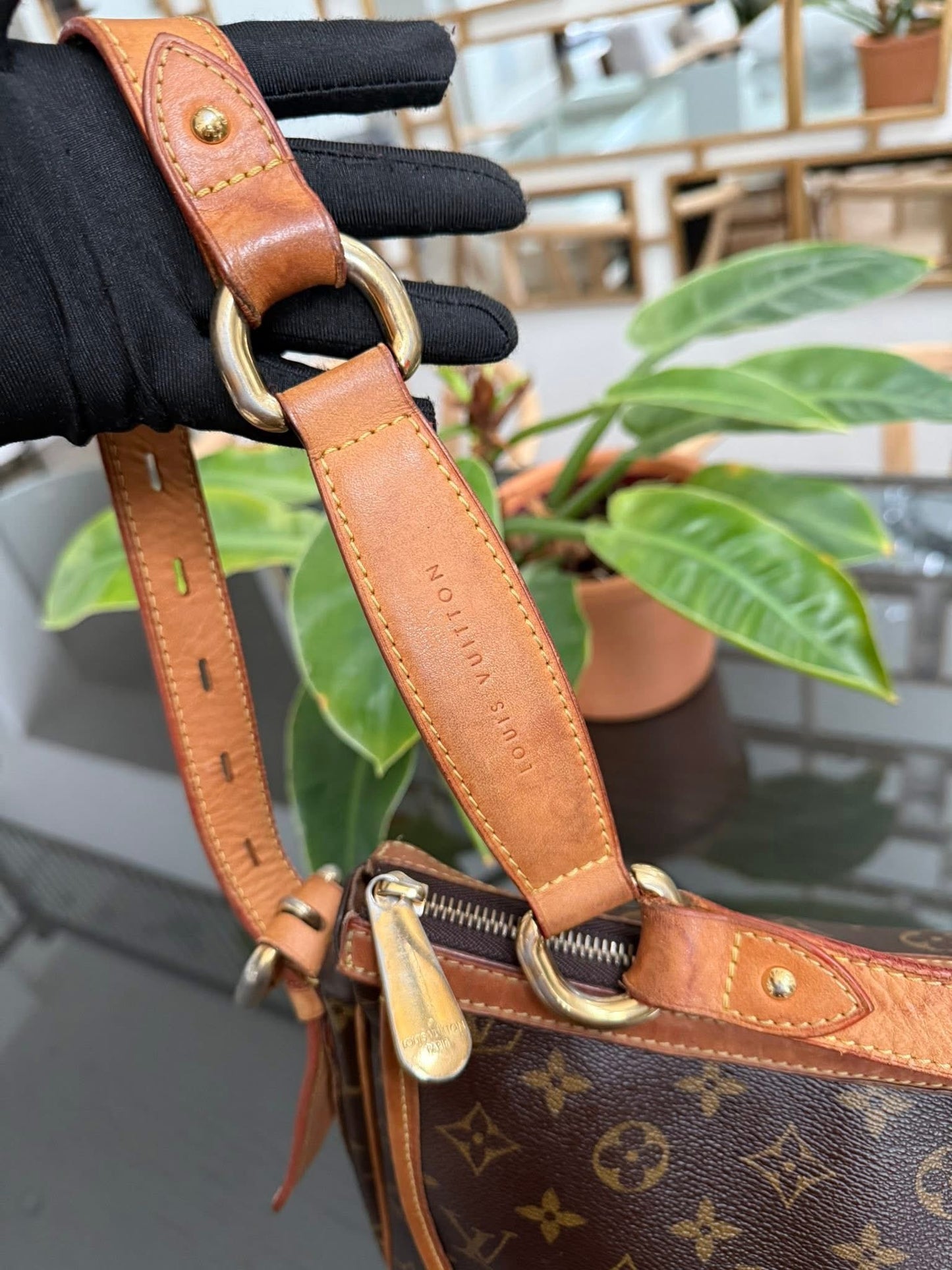 Tulum GM Shoulder/ Crossbody Bag - 🗓️ Year: 2010