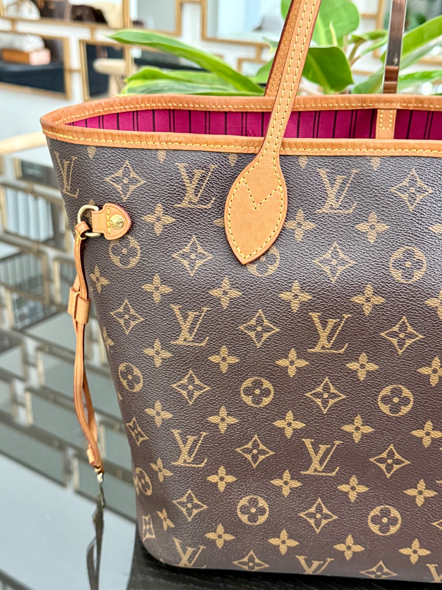 Neverfull MM in Peony interior with Dustbag 📅 Year: 2019