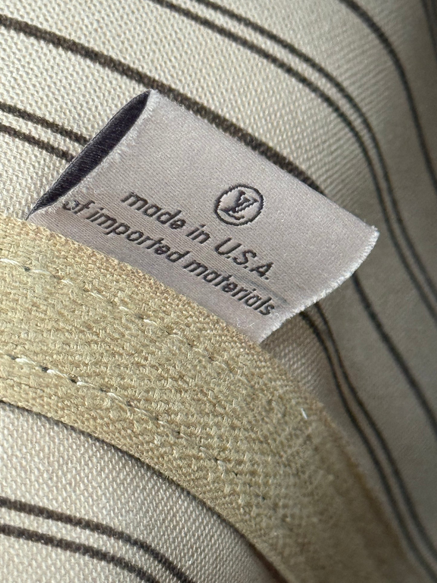 Neverfull MM in Monogram with Dustbag and Insert Organizer 📅 Year: 2017