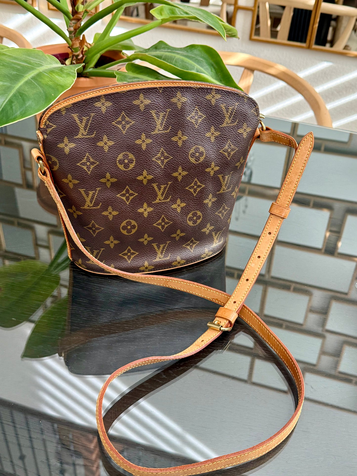 Drouot Crossbody 📅 Year: 1997