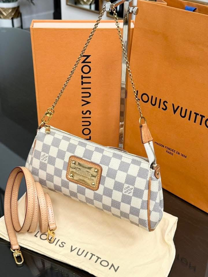 Eva Clutch in Azur with Original Strap, Dustbag , box and Paper bag 🗓️ Year: 2016