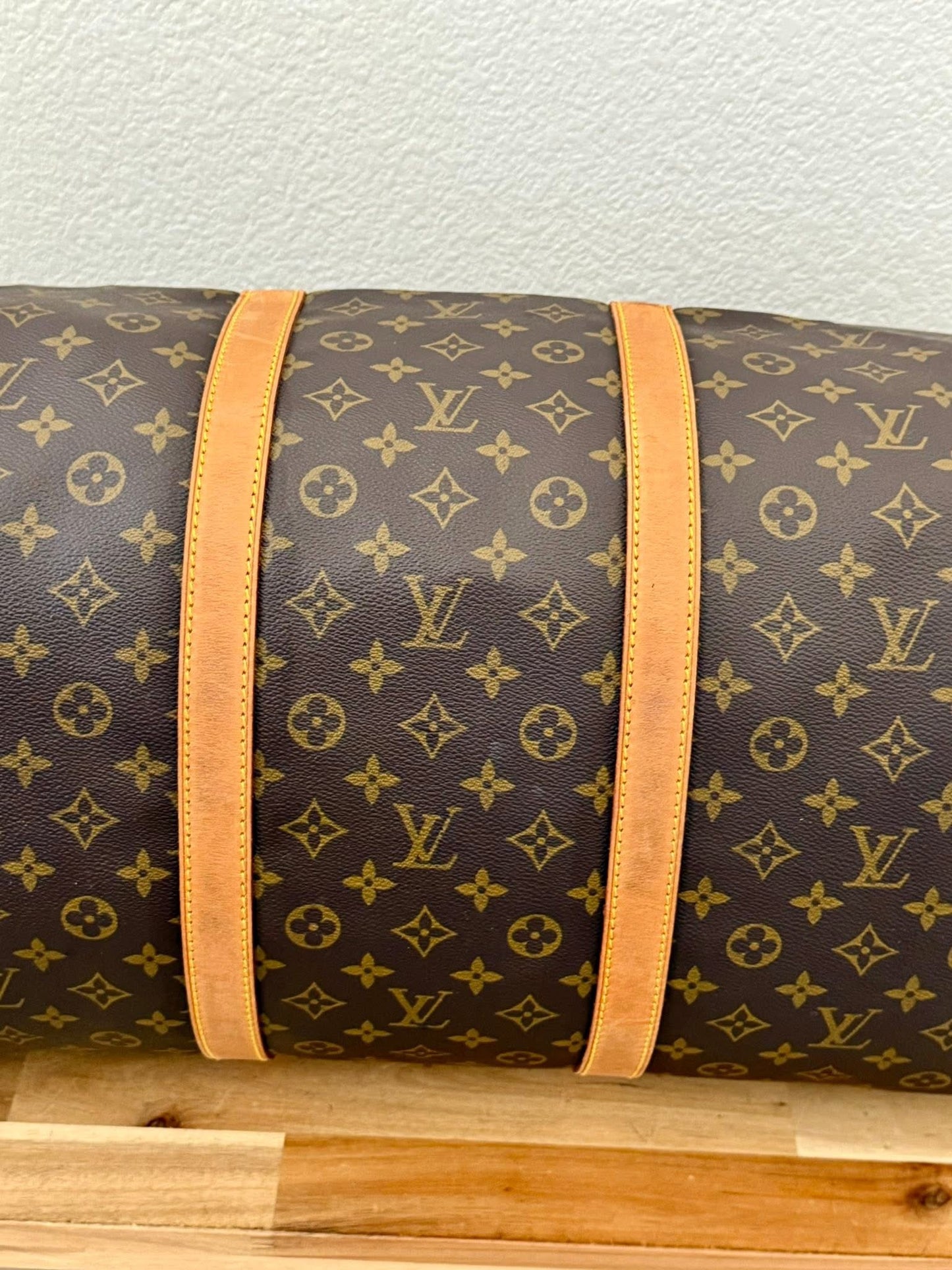 Keepall 60 Bandoulier with Original Strap, Luggage Tag and Poignet 📅 Year: 1991
