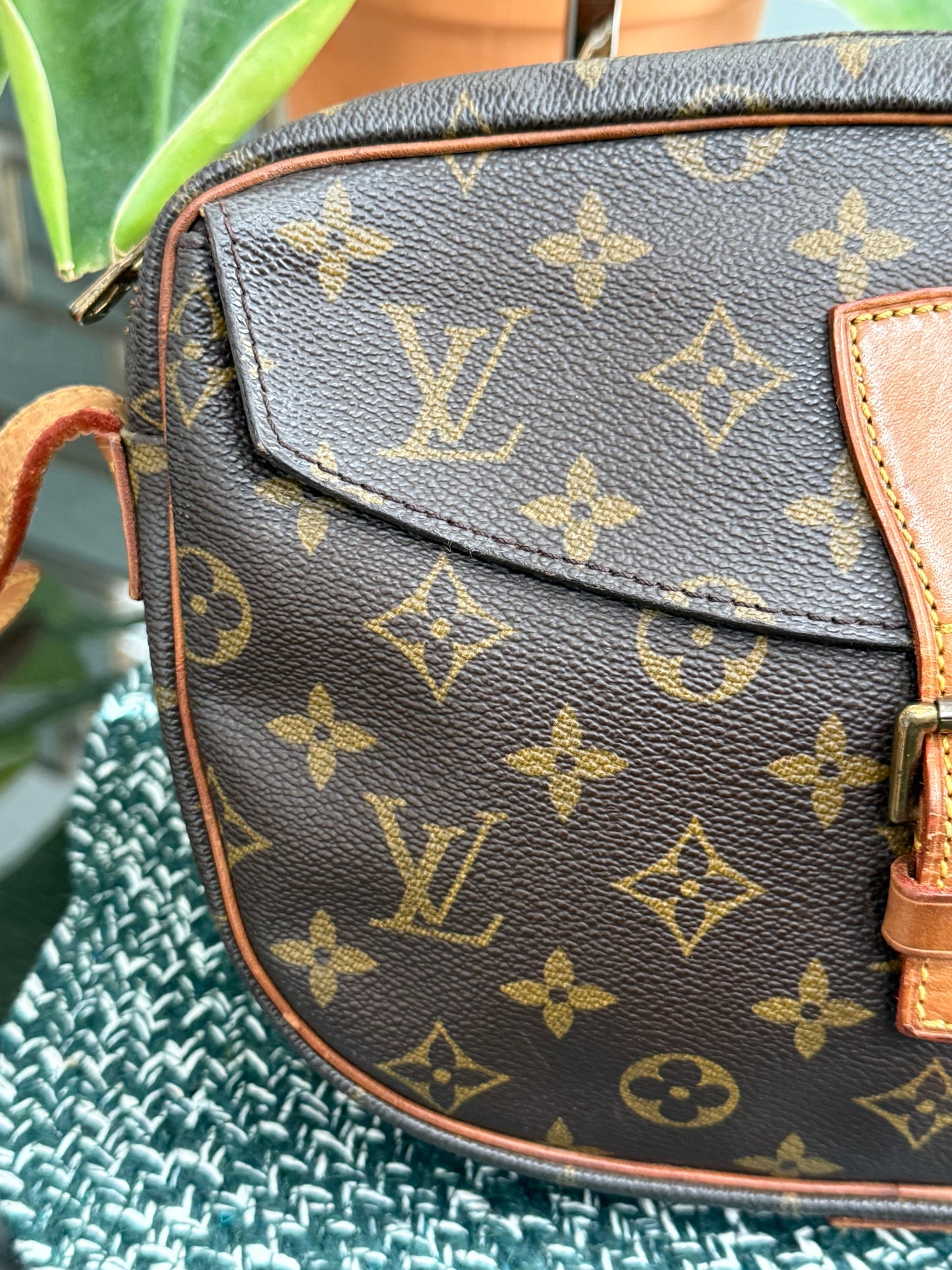 Jeaunefille MM Crossbody 📅 Year: 1990