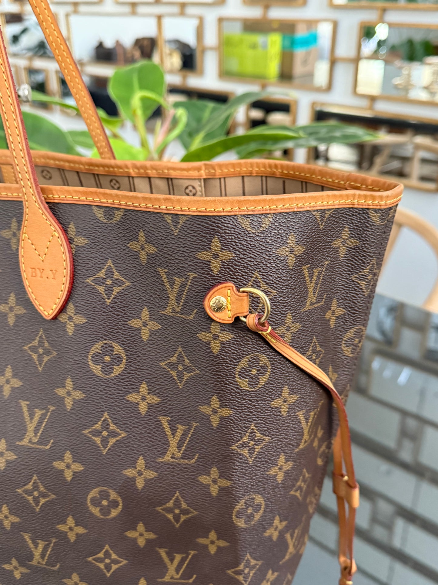 Neverfull GM with Dustbag and twilly -📅 Year: 2009