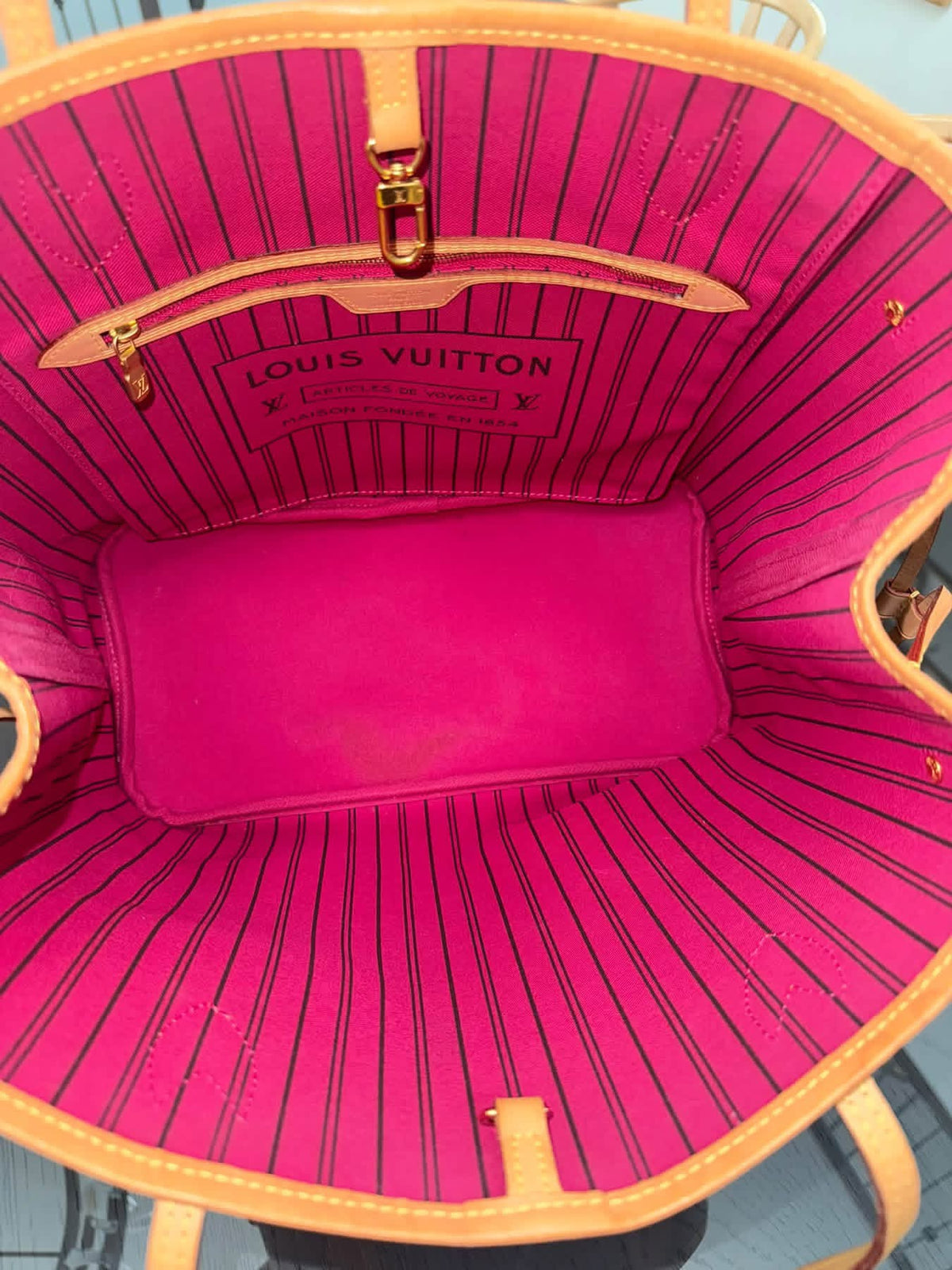 Neverfull MM in Peony interior with Dustbag and Insert Organizer 📅 Year: 2019