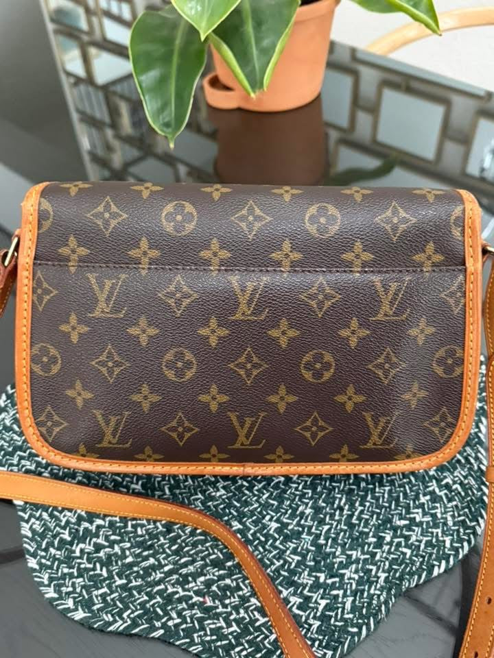 Sologne Crossbody 📅 Year: 2000