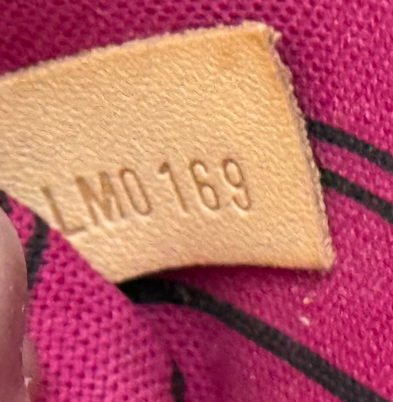 Neverfull MM in Peony interior with Dustbag 📅 Year: 2019