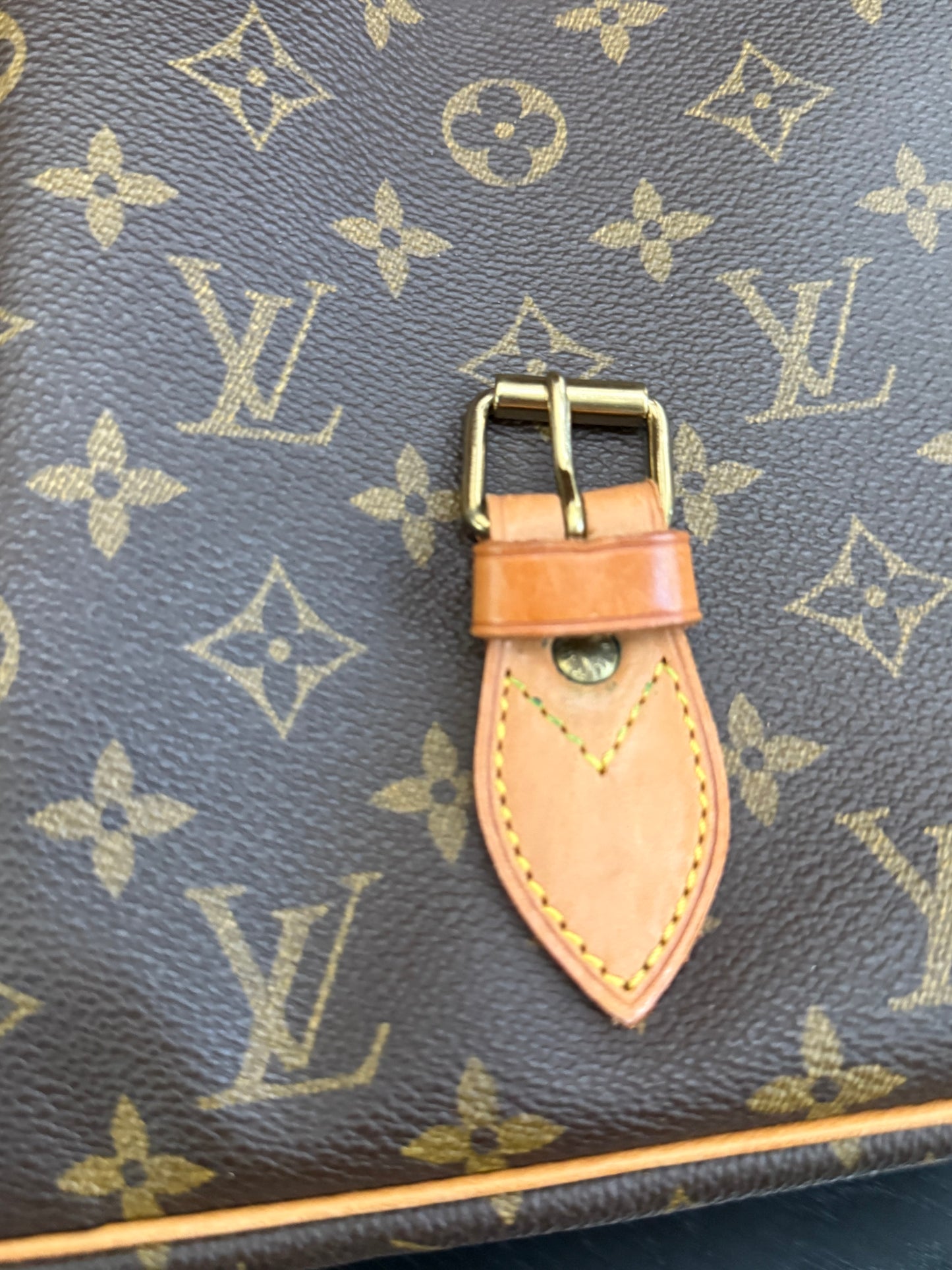 Gibeciere GM Messenger/ Crossbody Bag 📅 Year: 1994