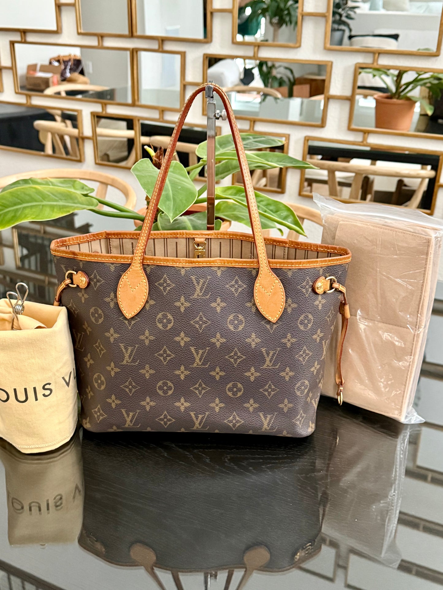 Neverfull PM in Monogram with Dustbag and Insert Organizer 🗓️ Year: 2009