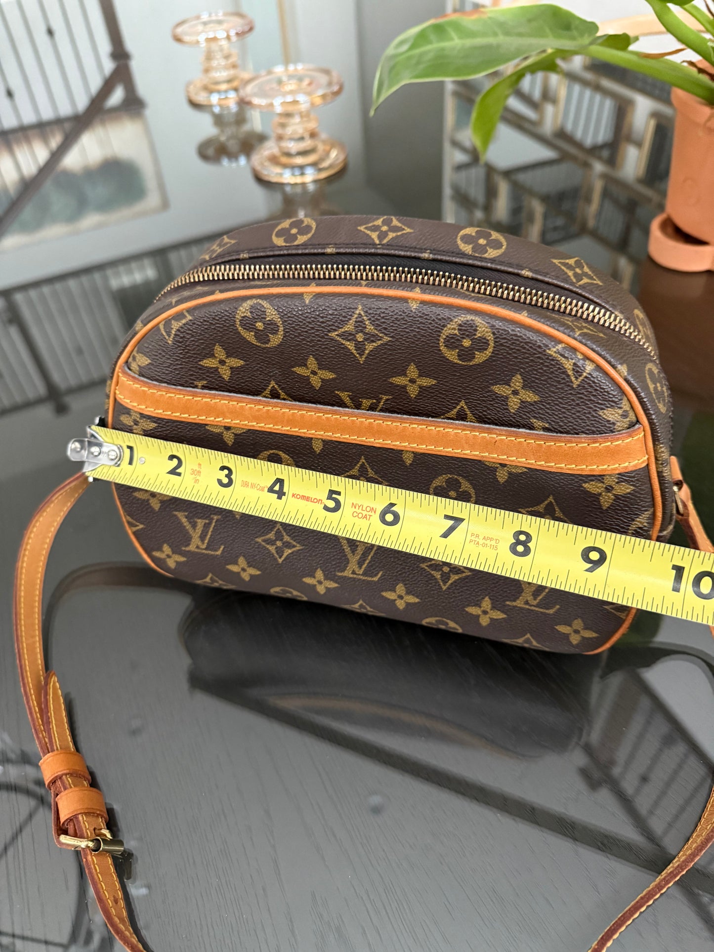 Blois Crossbody -🗓️ Year: 1999