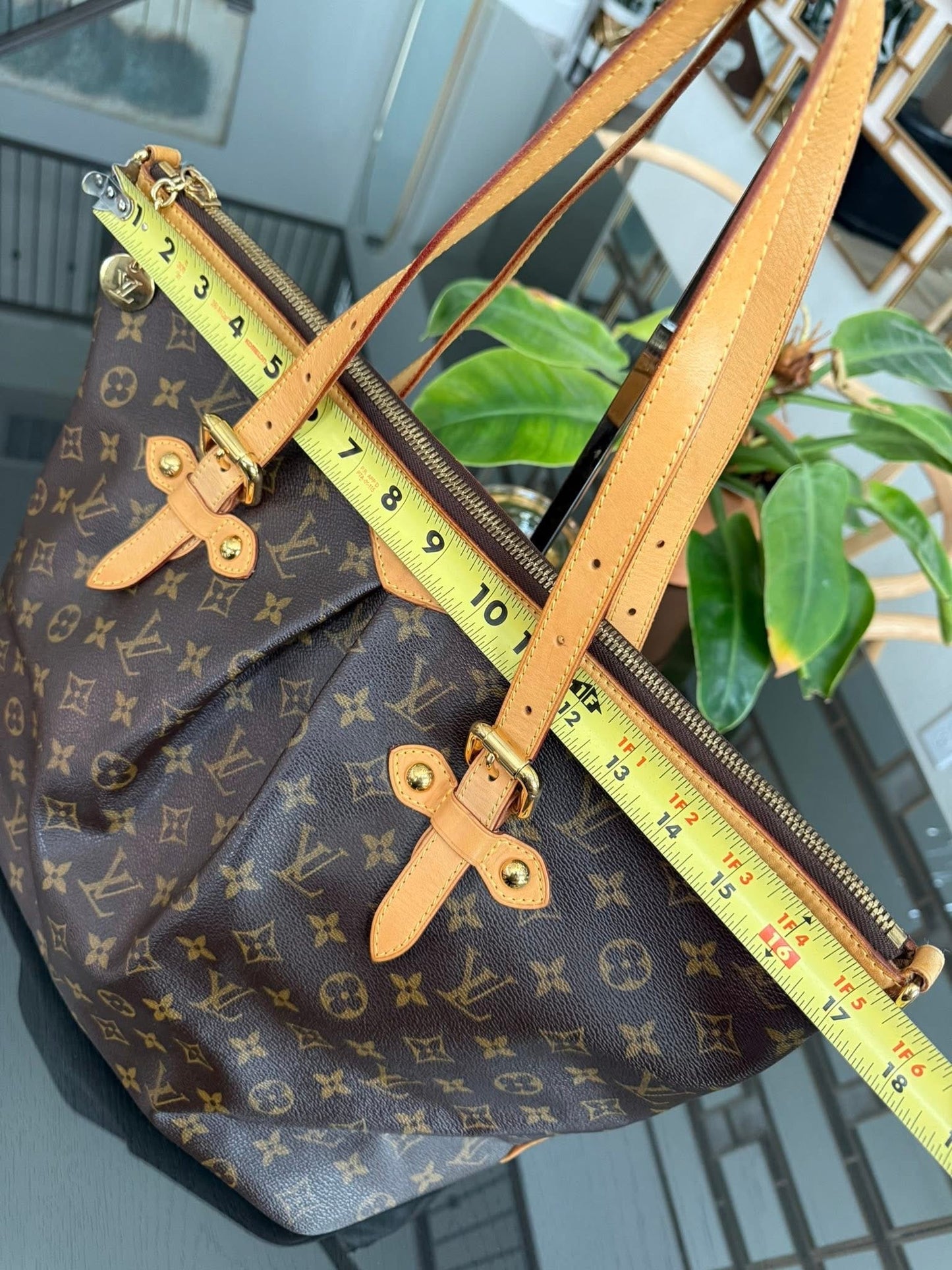 Palermo GM with Original Strap. Dustbag and Insert Organizer 🌺
Year: 2009
