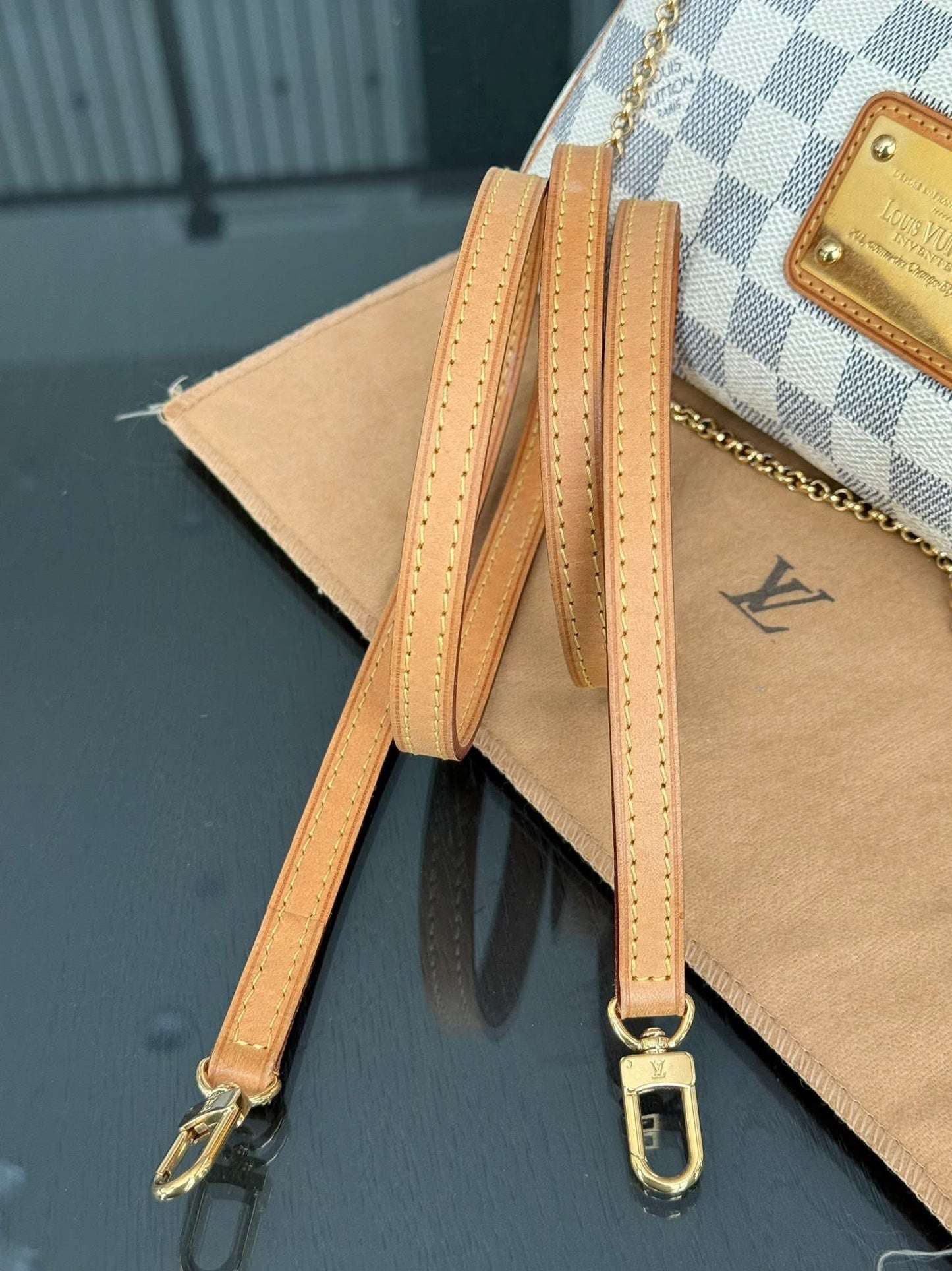 Eva Clutch in Azur with Original Strap, Box and Dustbag 🗓️ Year: 2011