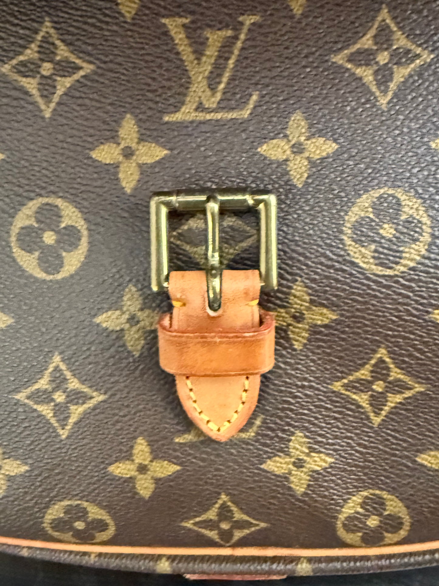 Jeaunefille GM Crossbody 📅 Year: 1989