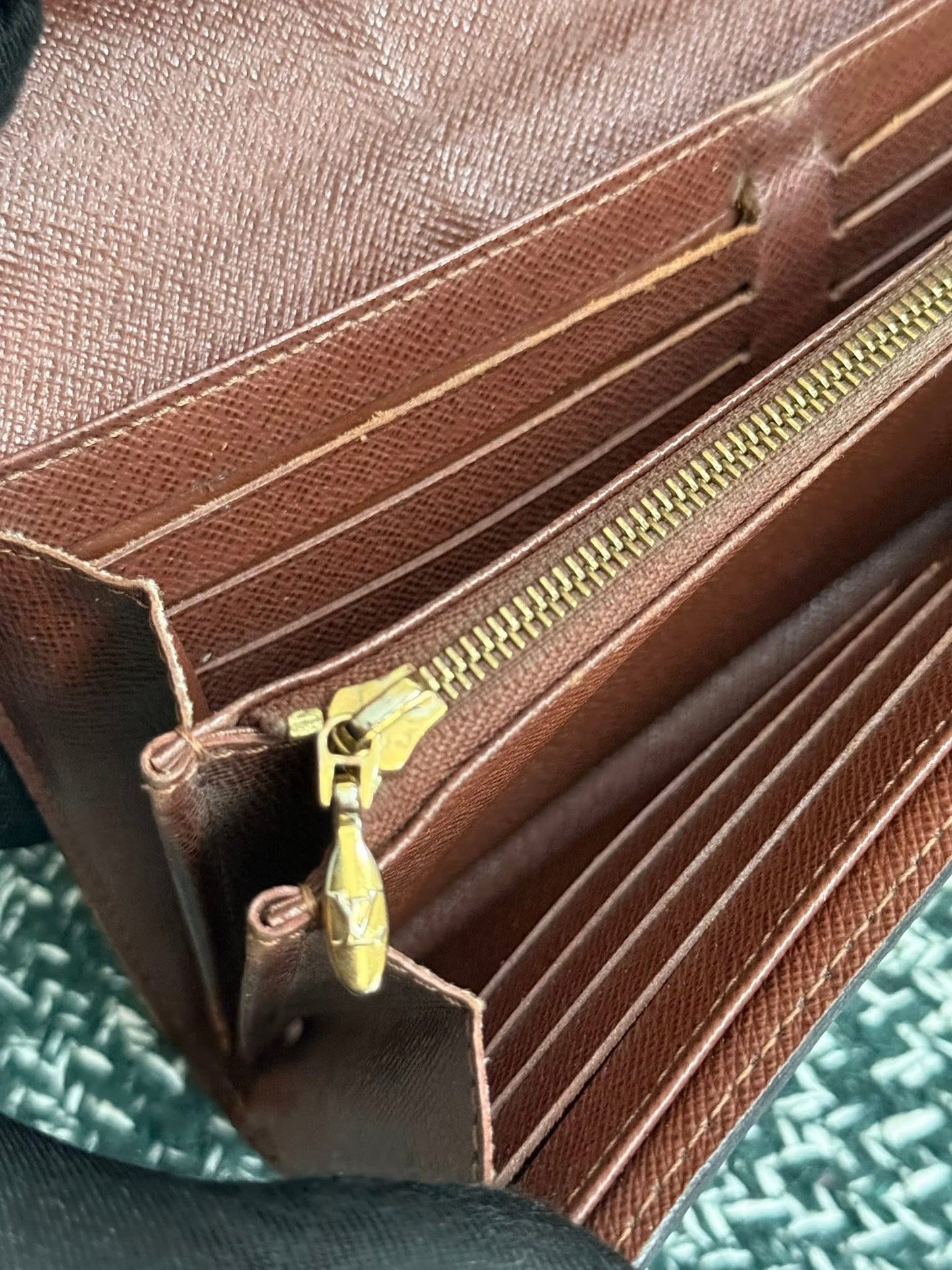 Boetie Long Wallet with 16 Cardholders 🗓️ Year: 2012
