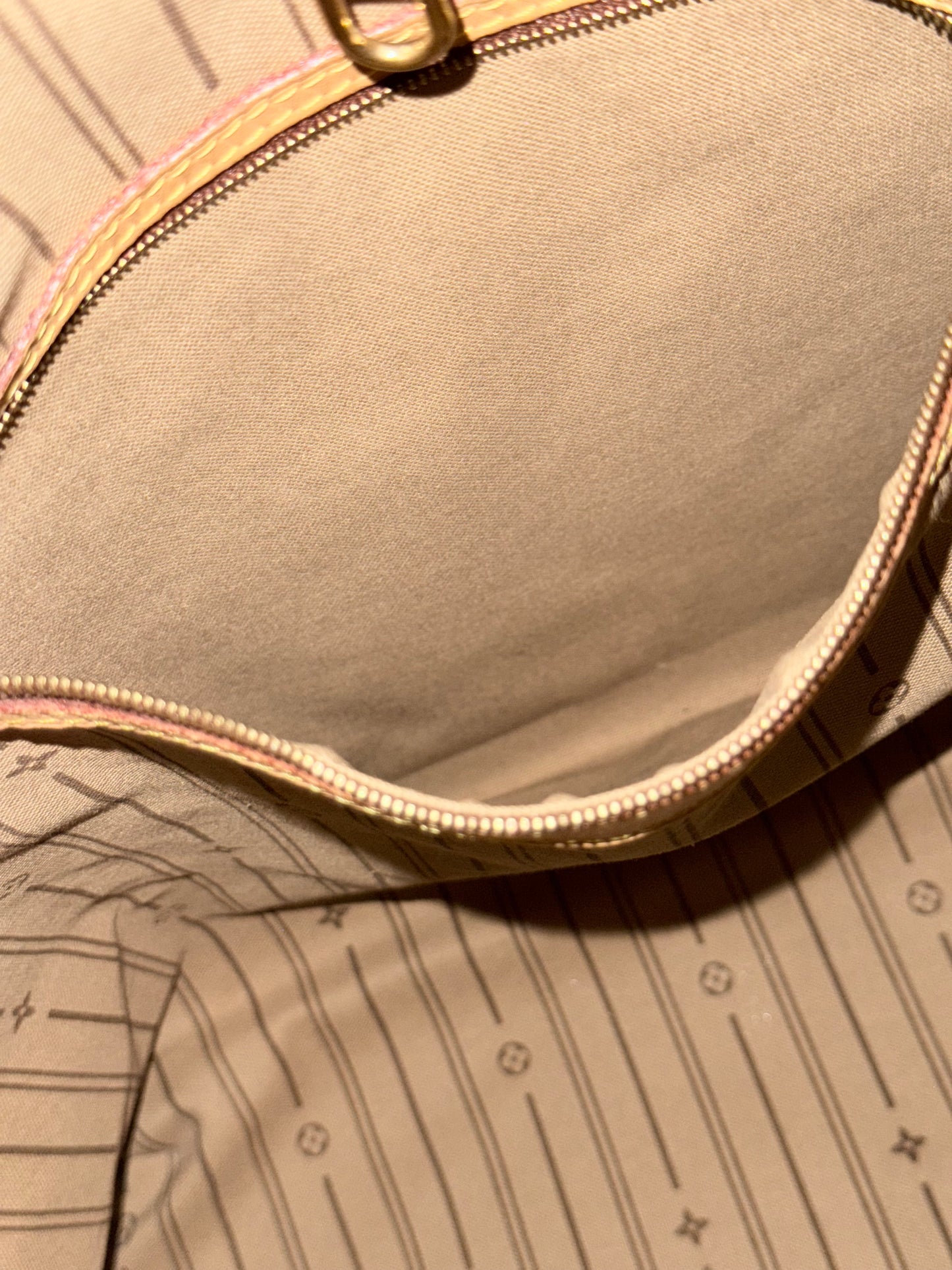 Delightful GM with Dustbag 🌹📅 Year: 2011