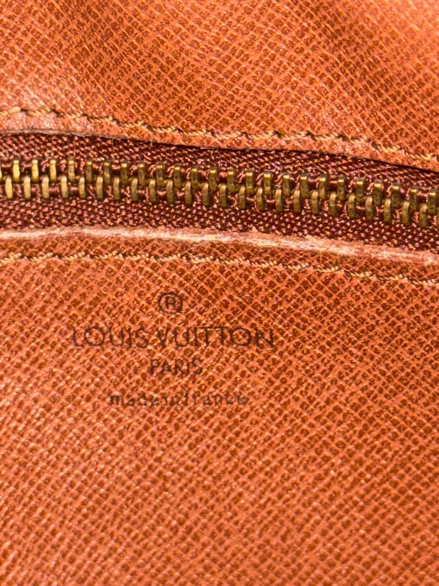 Jeaunefille GM Crossbody 📅 Year: 1989