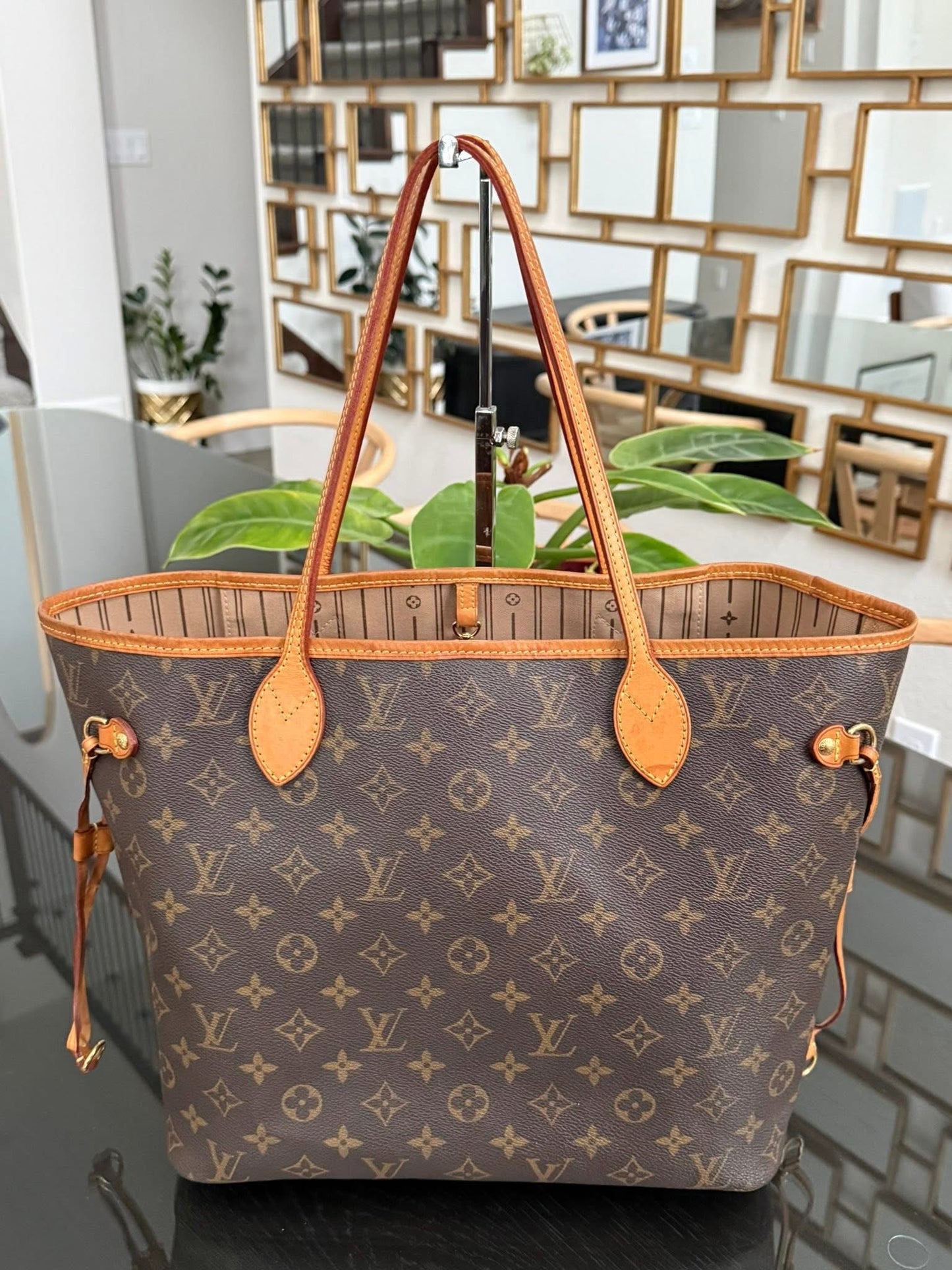 Neverfull MM with Dustbag and Insert Organizer 📅 Year: 2011