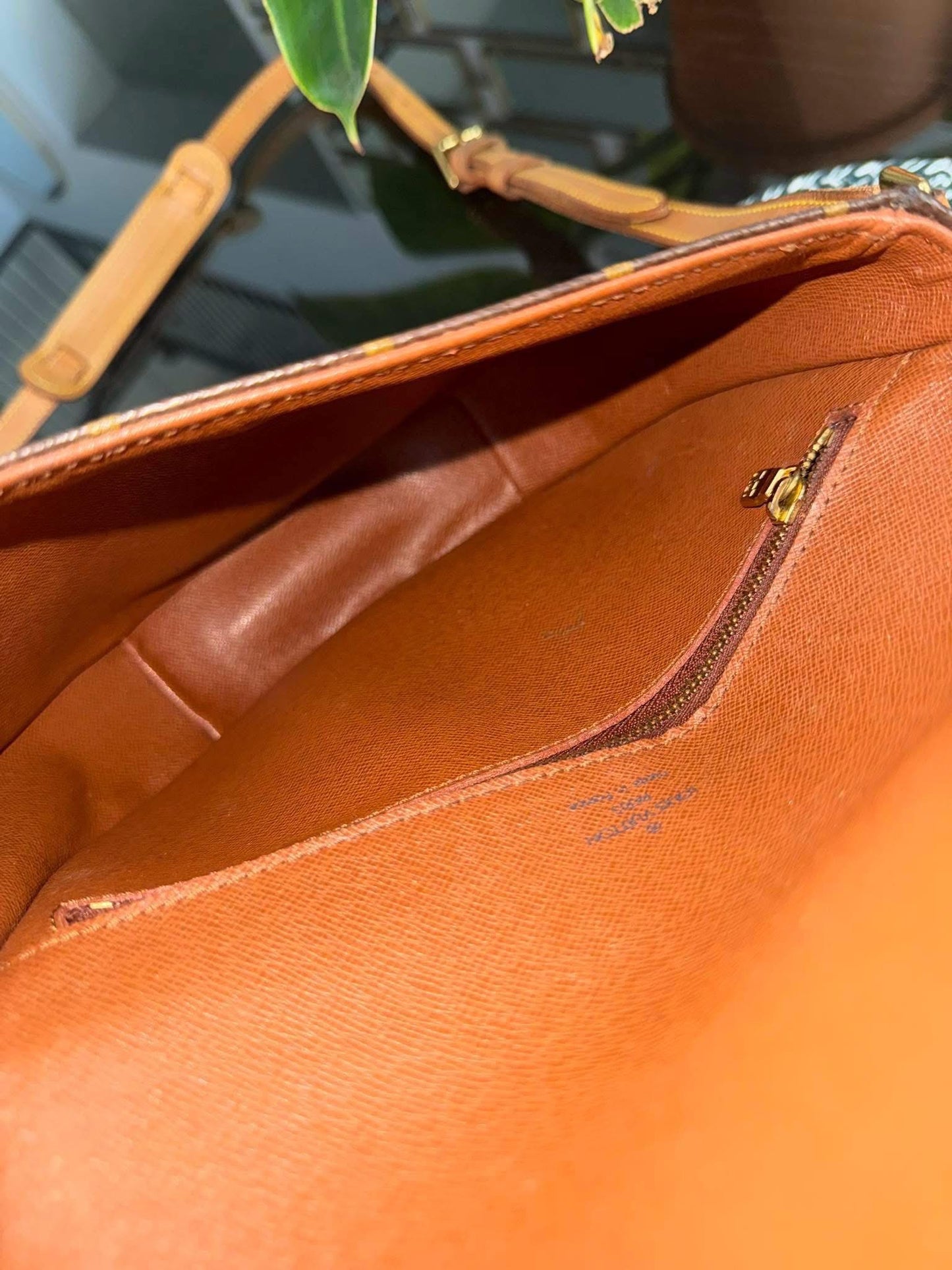 Chantilly MM Crossbody Bag 🌺 📅 Year: 1995