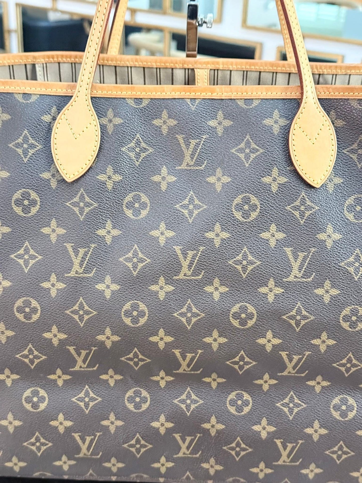 Neverfull GM in Monogram with Dustbag and Insert Organizer -🗓️ Year: 2015