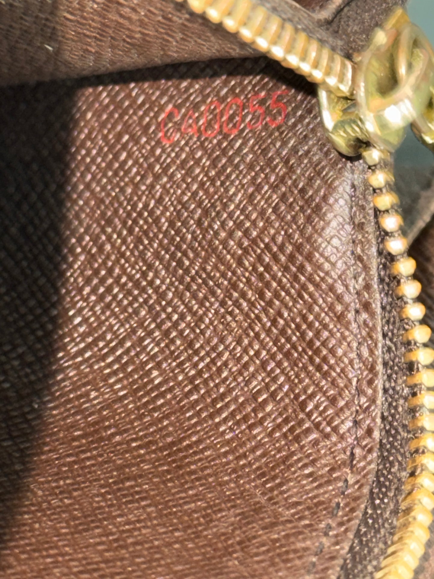 Sarah Wallet in DE with 6 Cardholders - Year 2005